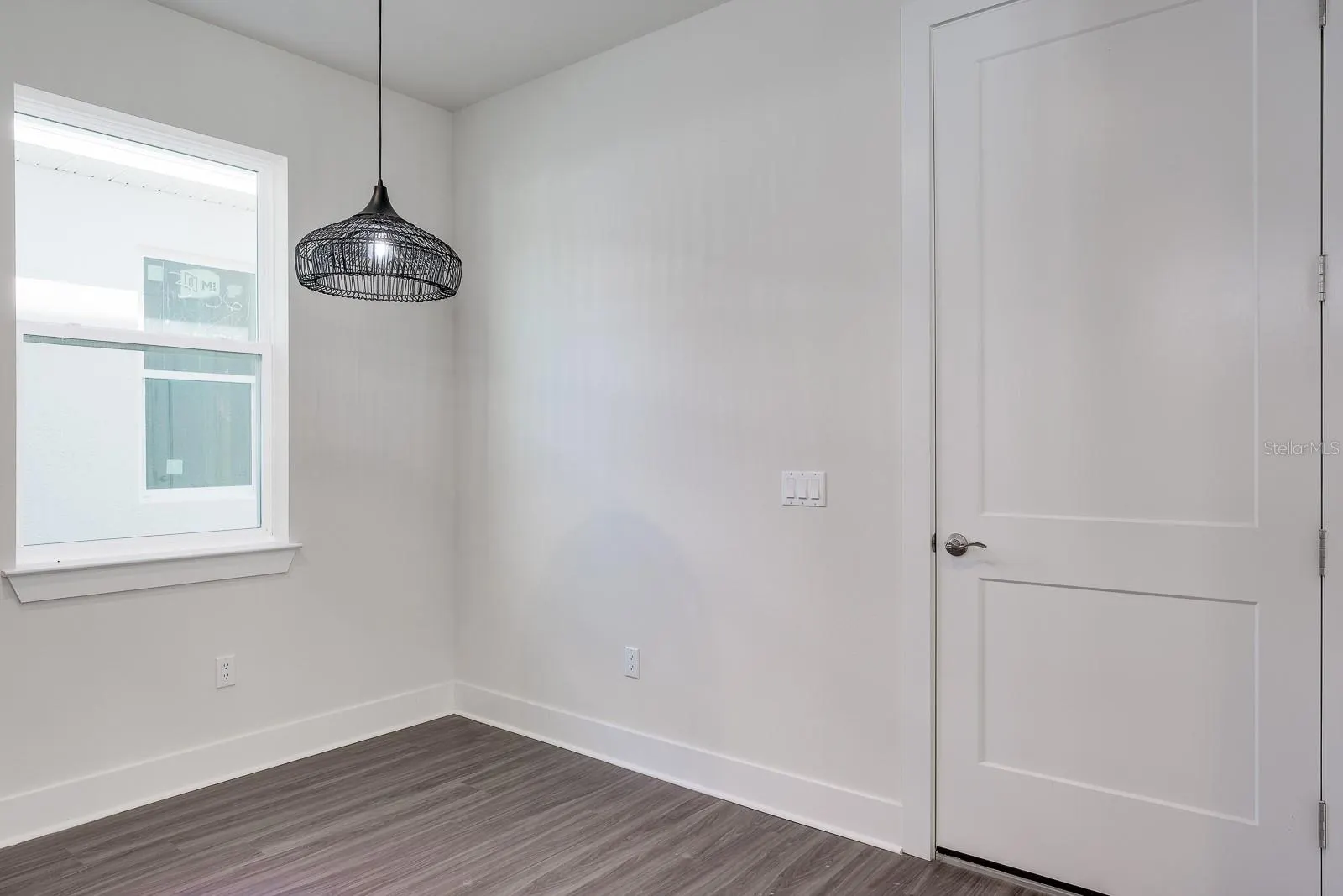 2076 PARAGON CIR W