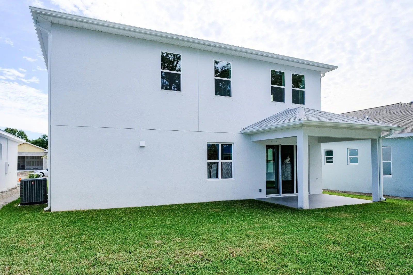 2076 PARAGON CIR W