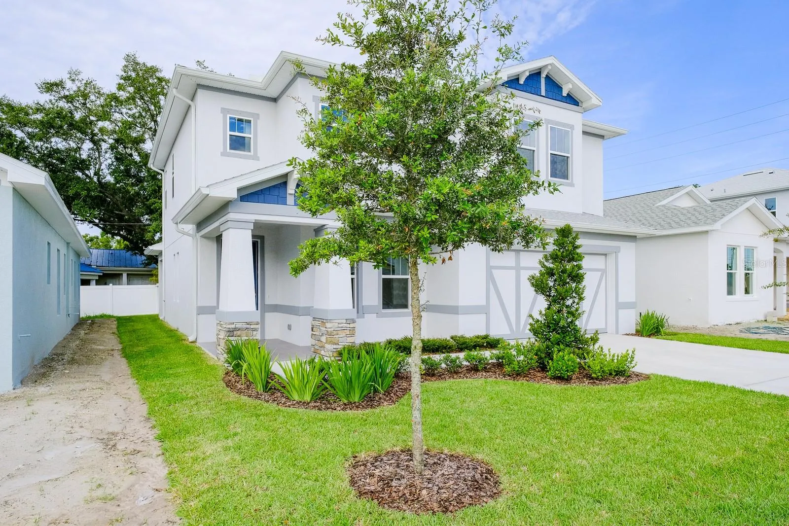 2076 PARAGON CIR W