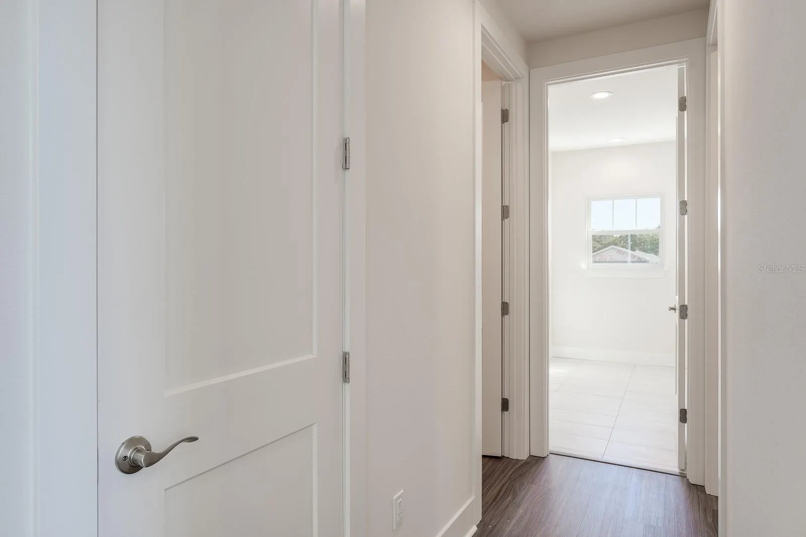 2076 PARAGON CIR W