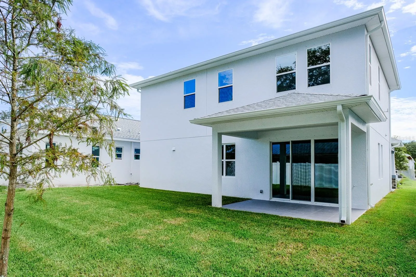 2076 PARAGON CIR W