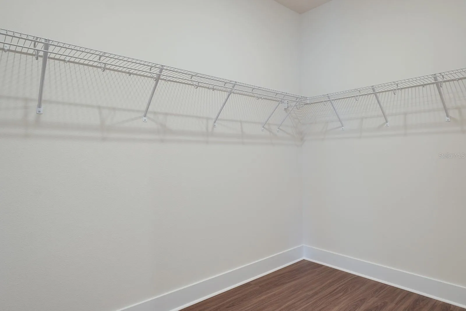 2076 PARAGON CIR W