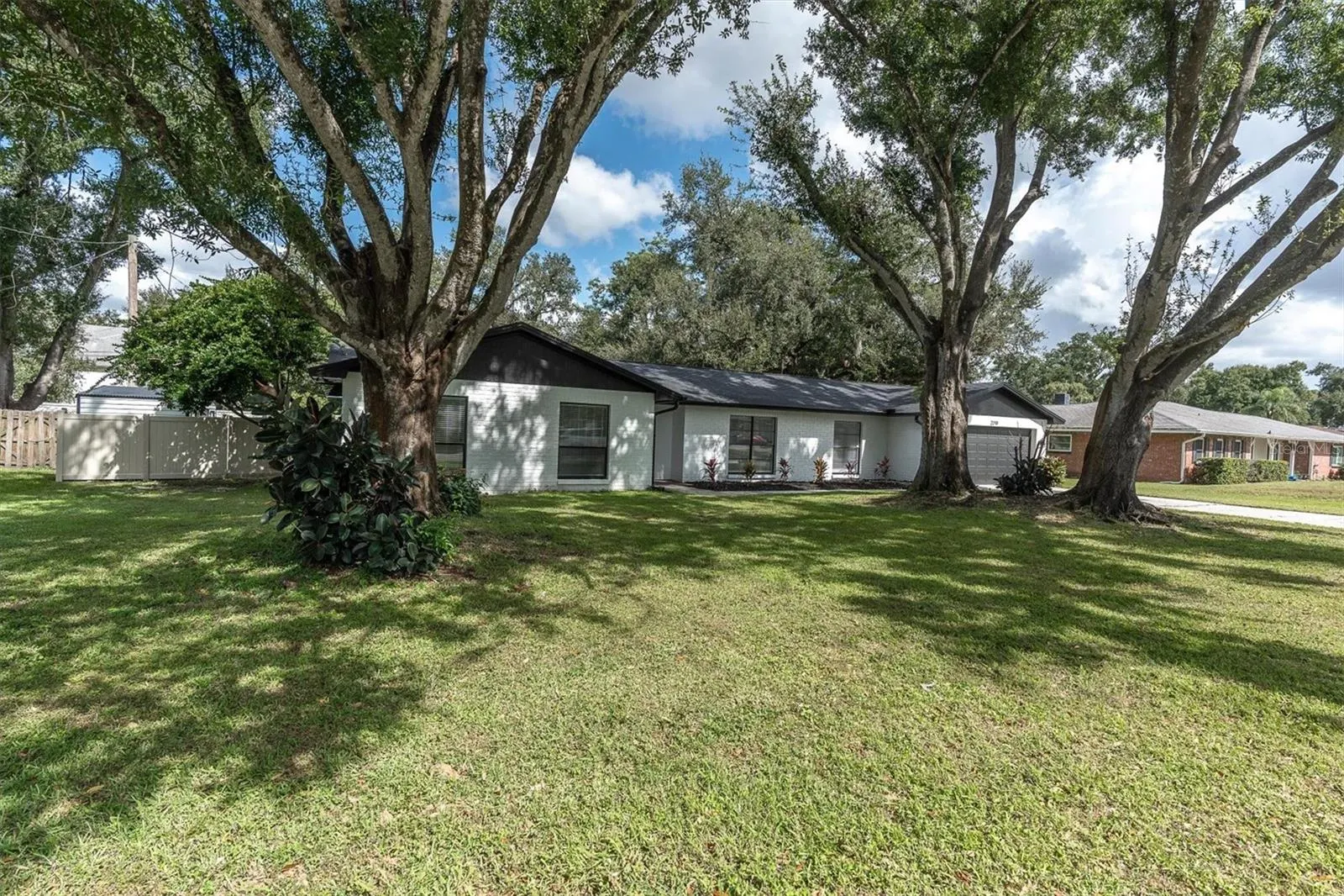 2210 WALLWOOD PL