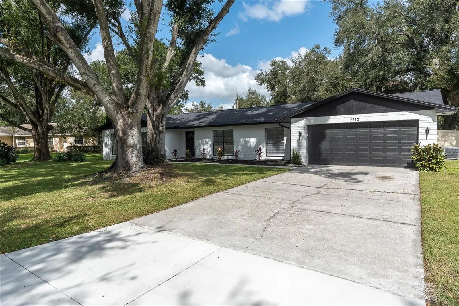 2210 WALLWOOD PL