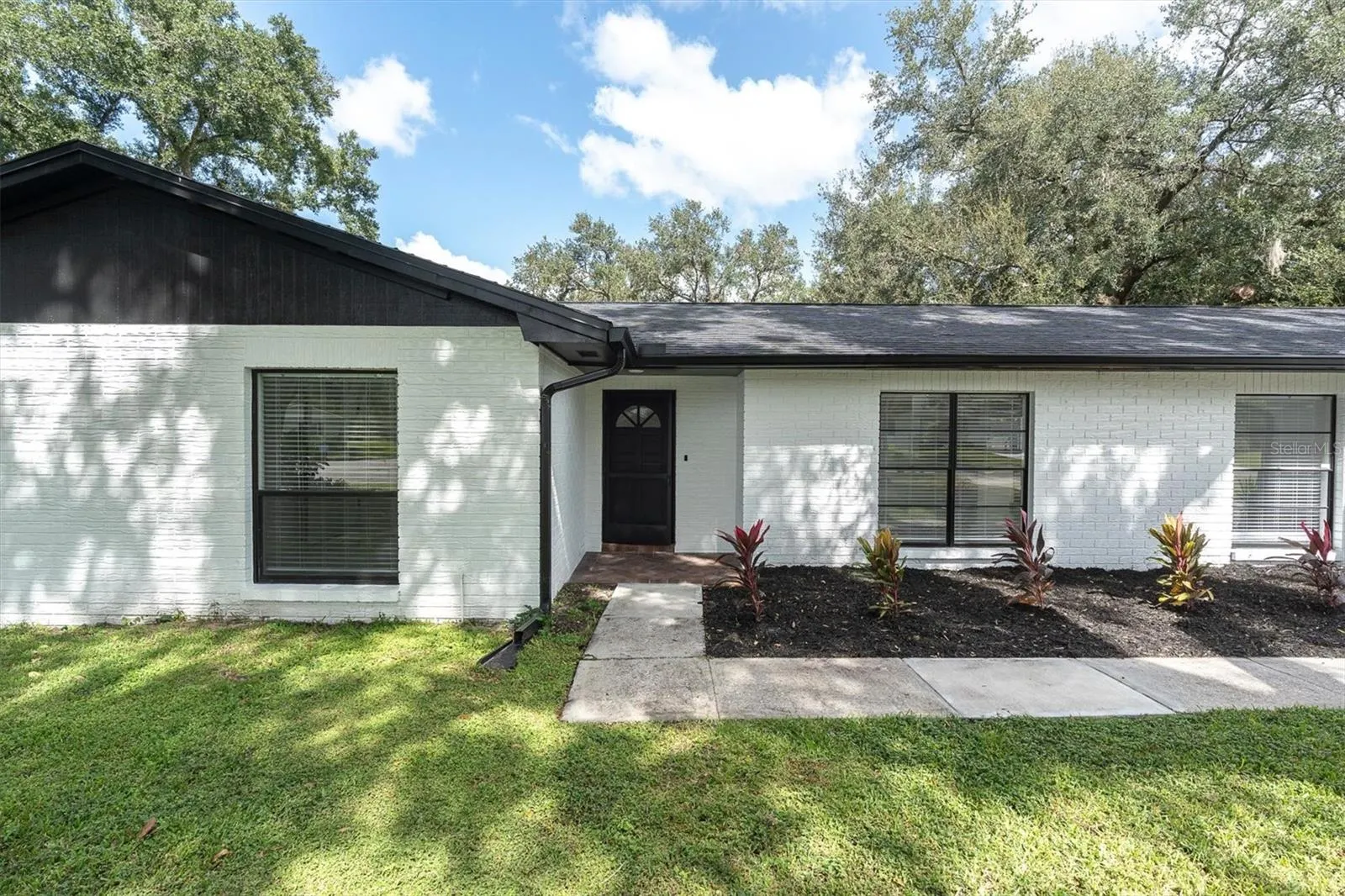 2210 WALLWOOD PL