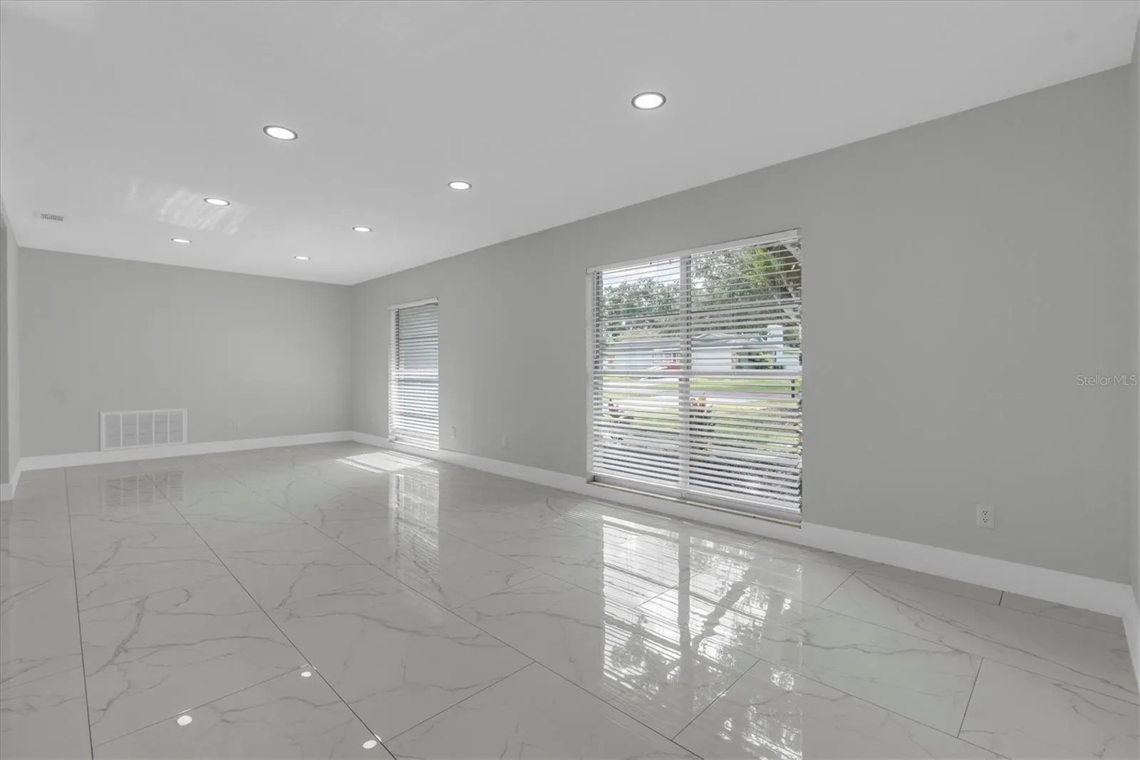 2210 WALLWOOD PL