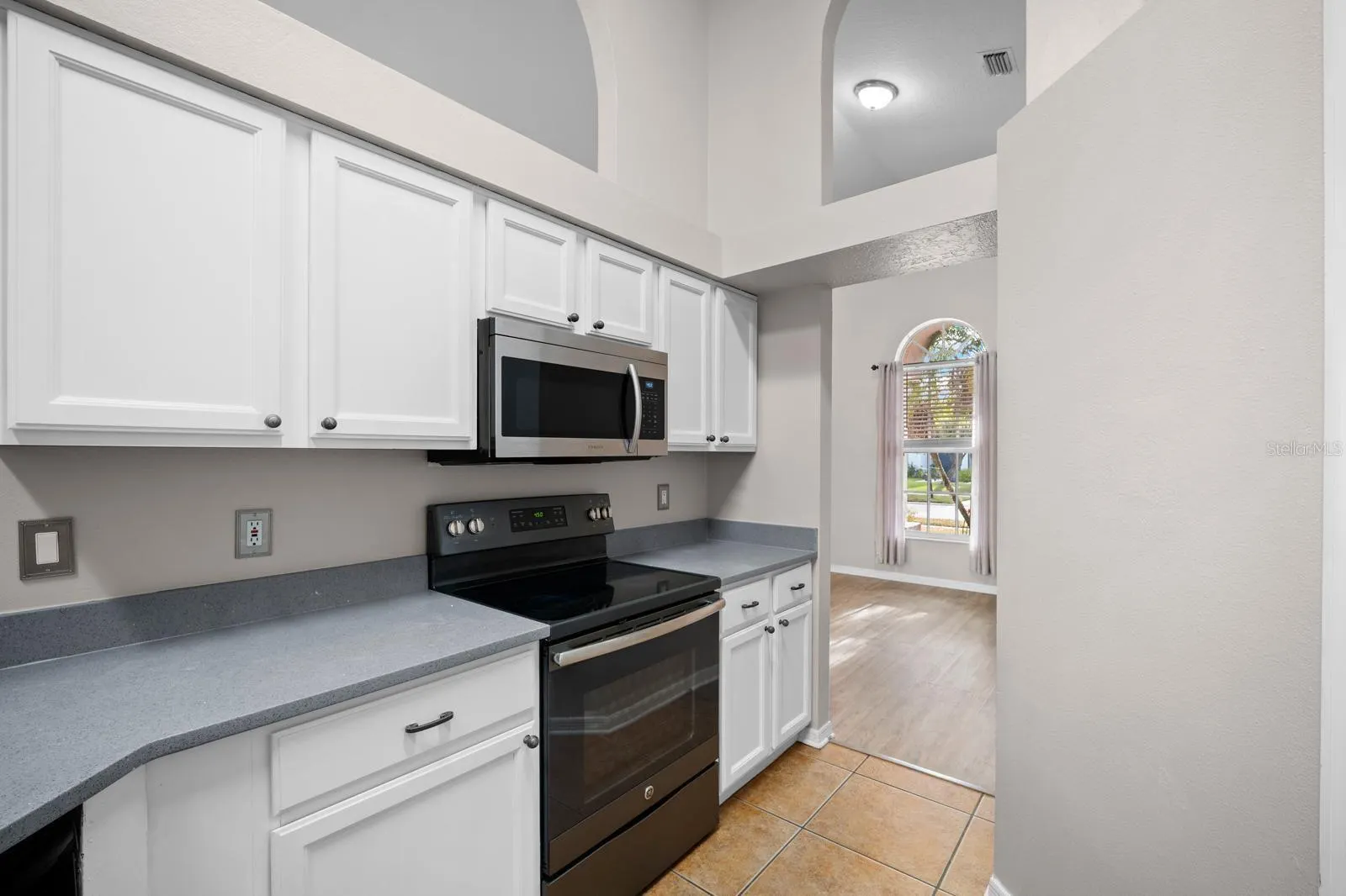 18113 PALM BREEZE DR