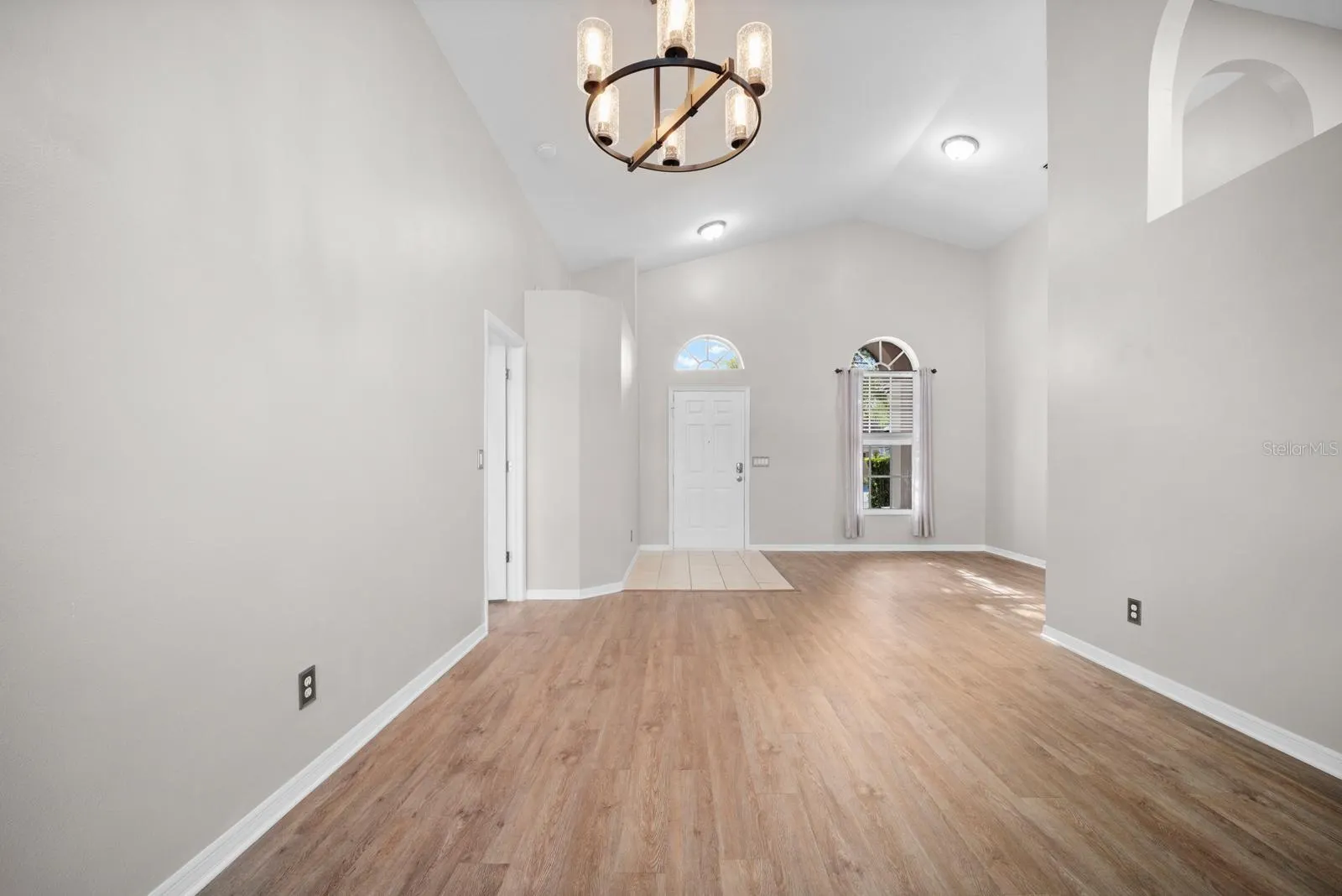18113 PALM BREEZE DR