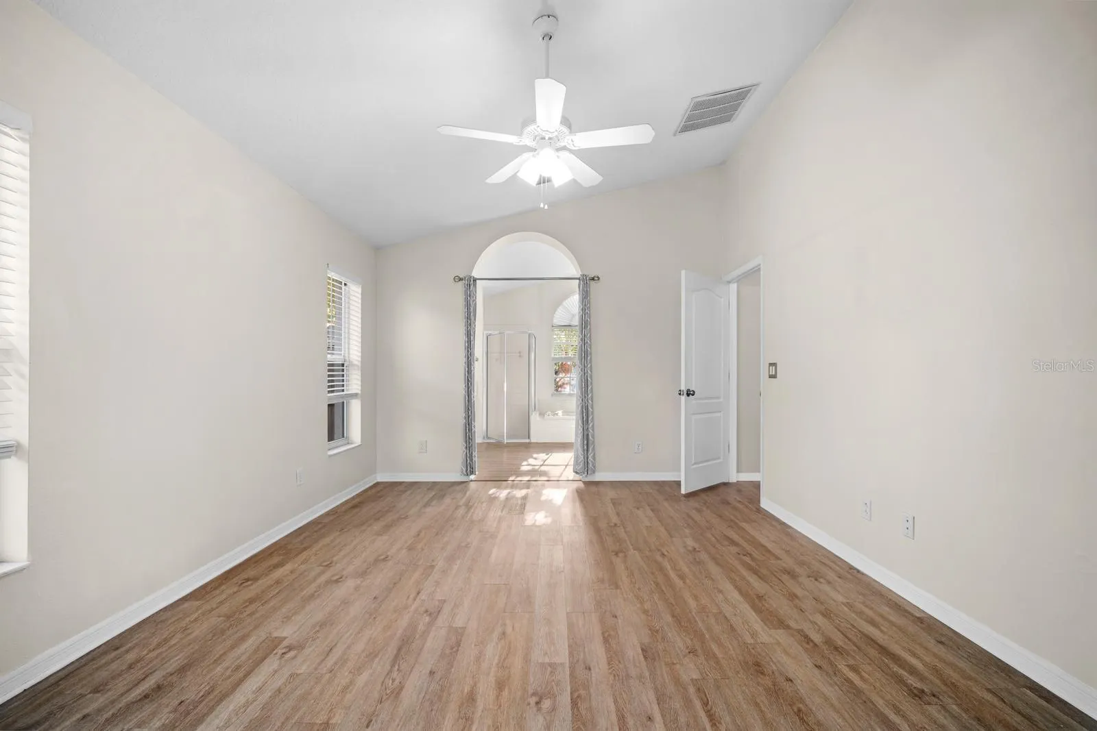 18113 PALM BREEZE DR