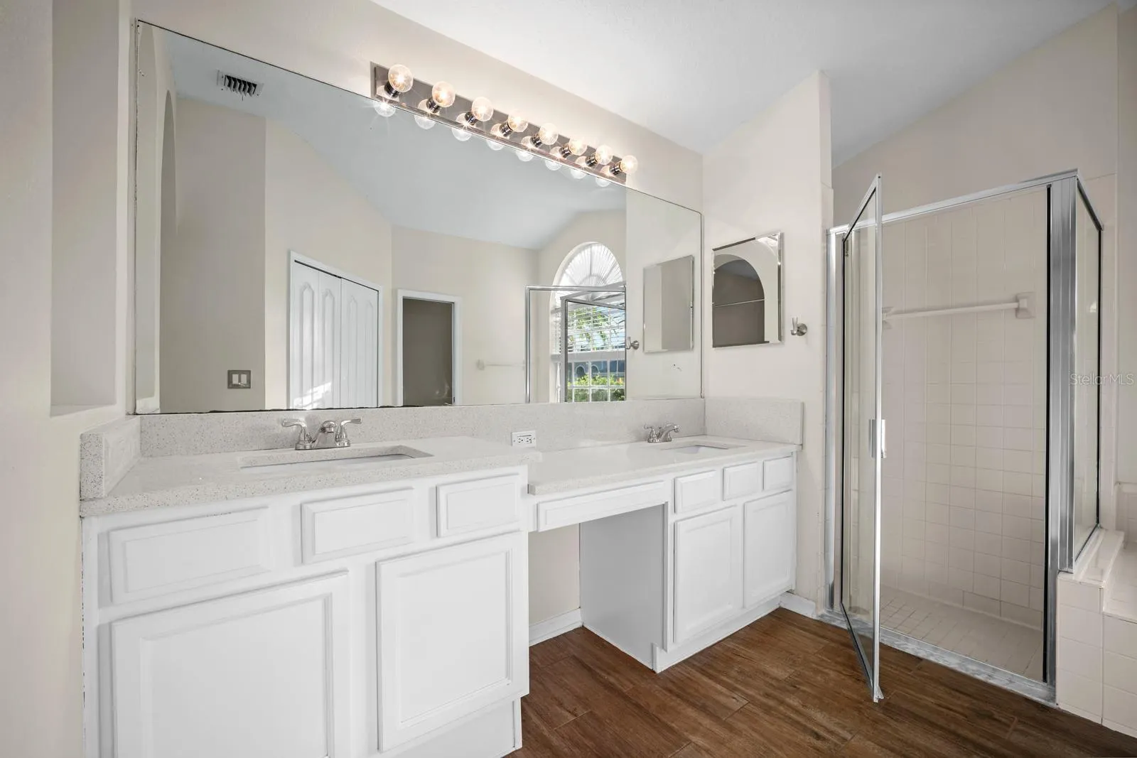 18113 PALM BREEZE DR