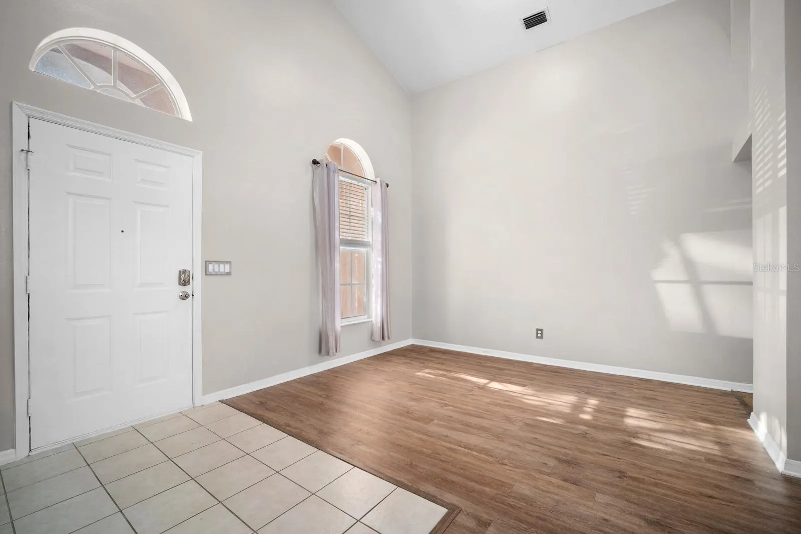 18113 PALM BREEZE DR