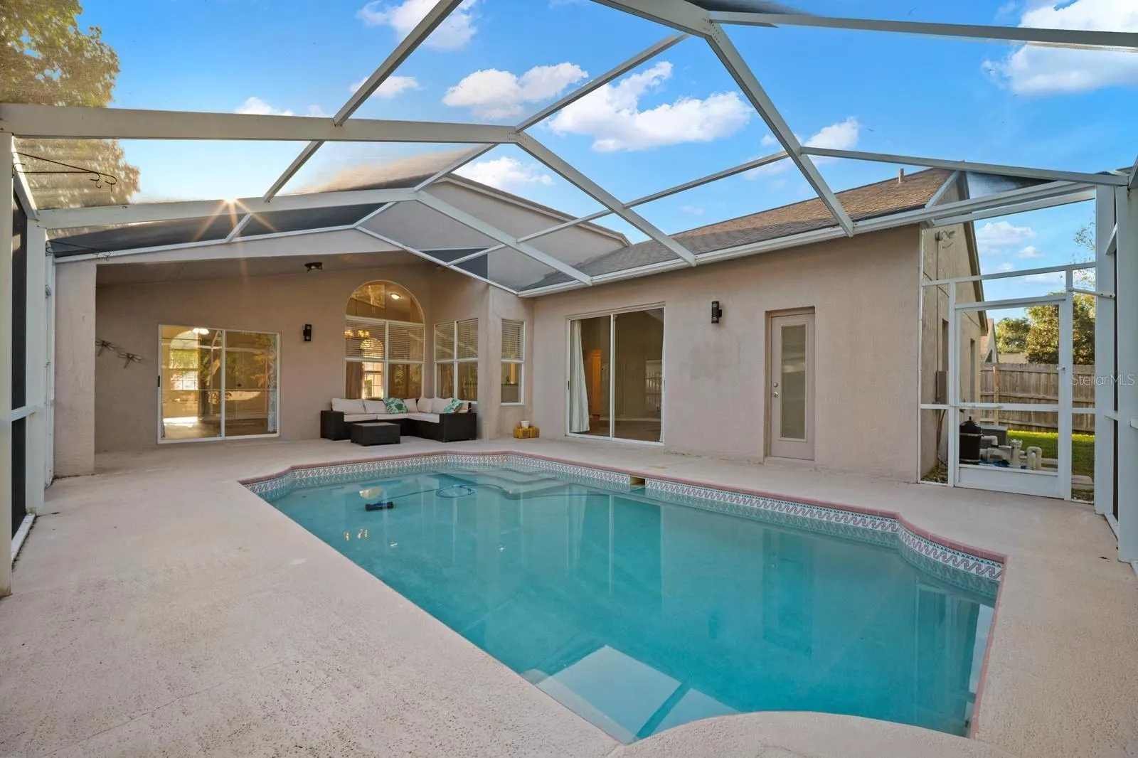 18113 PALM BREEZE DR