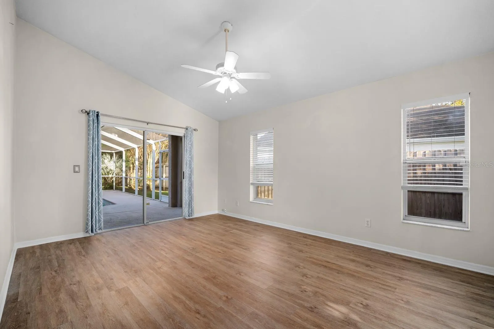 18113 PALM BREEZE DR