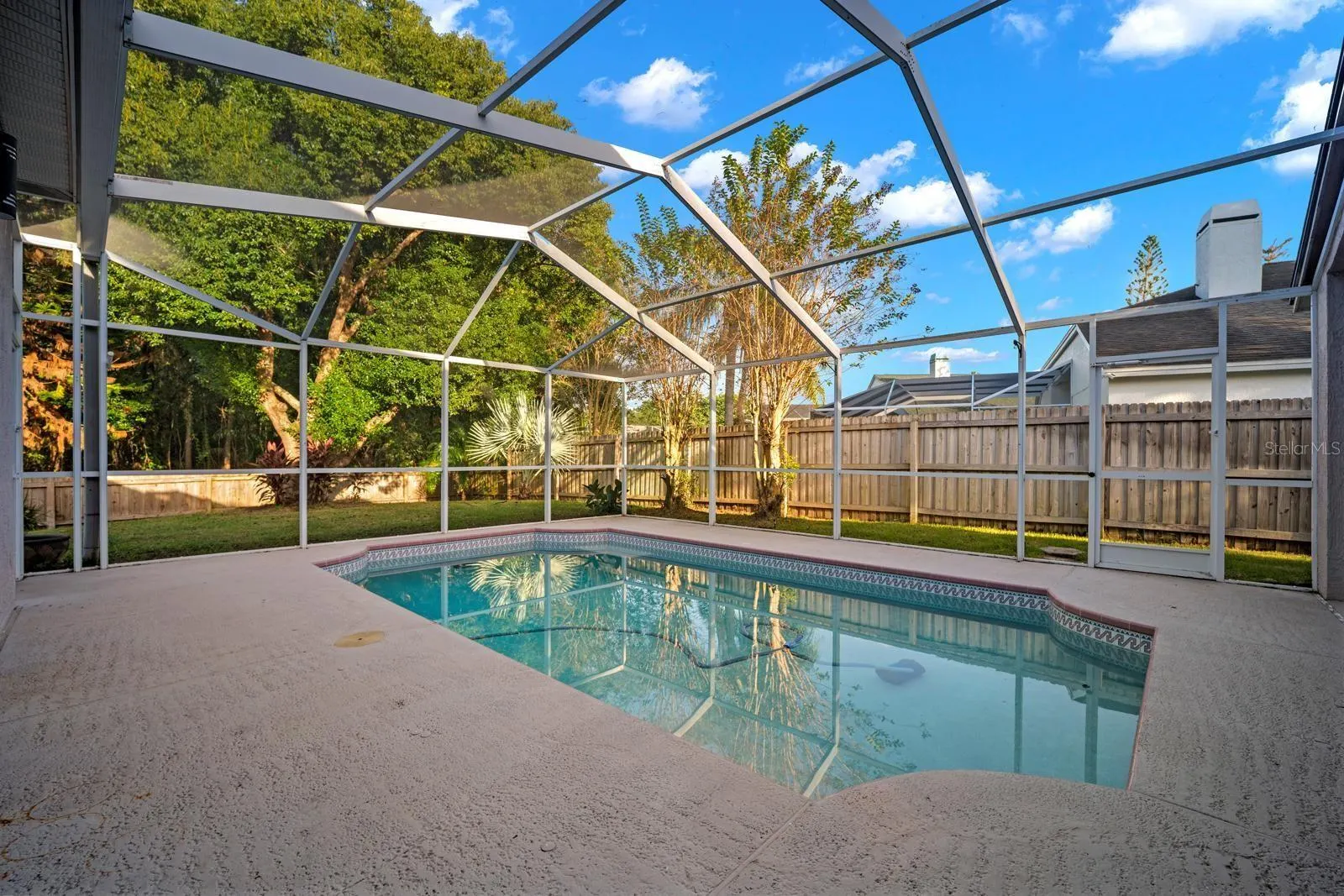 18113 PALM BREEZE DR