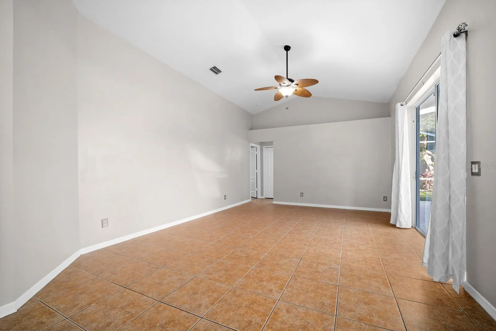 18113 PALM BREEZE DR