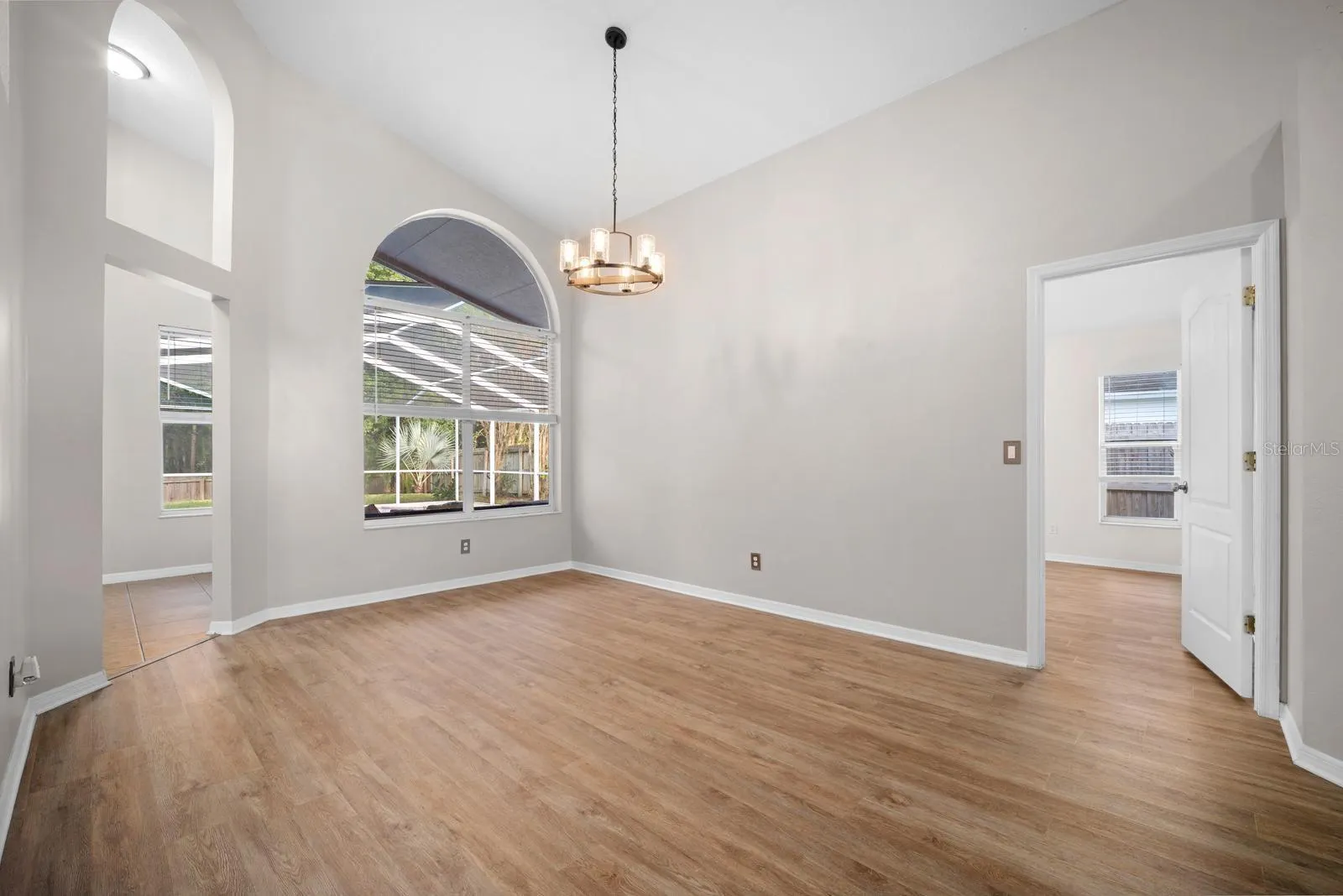 18113 PALM BREEZE DR