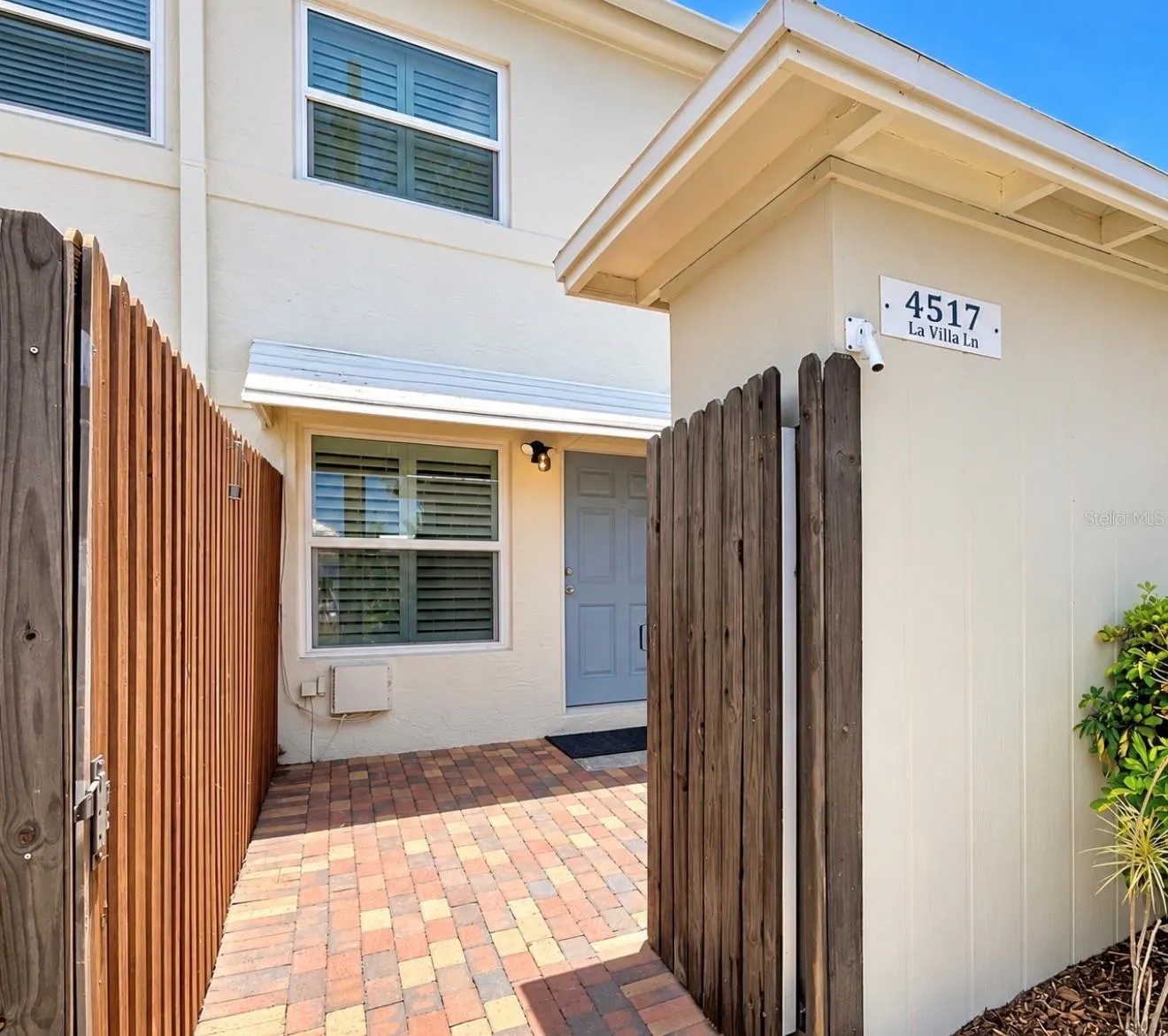 4517 W LA VILLA LN
