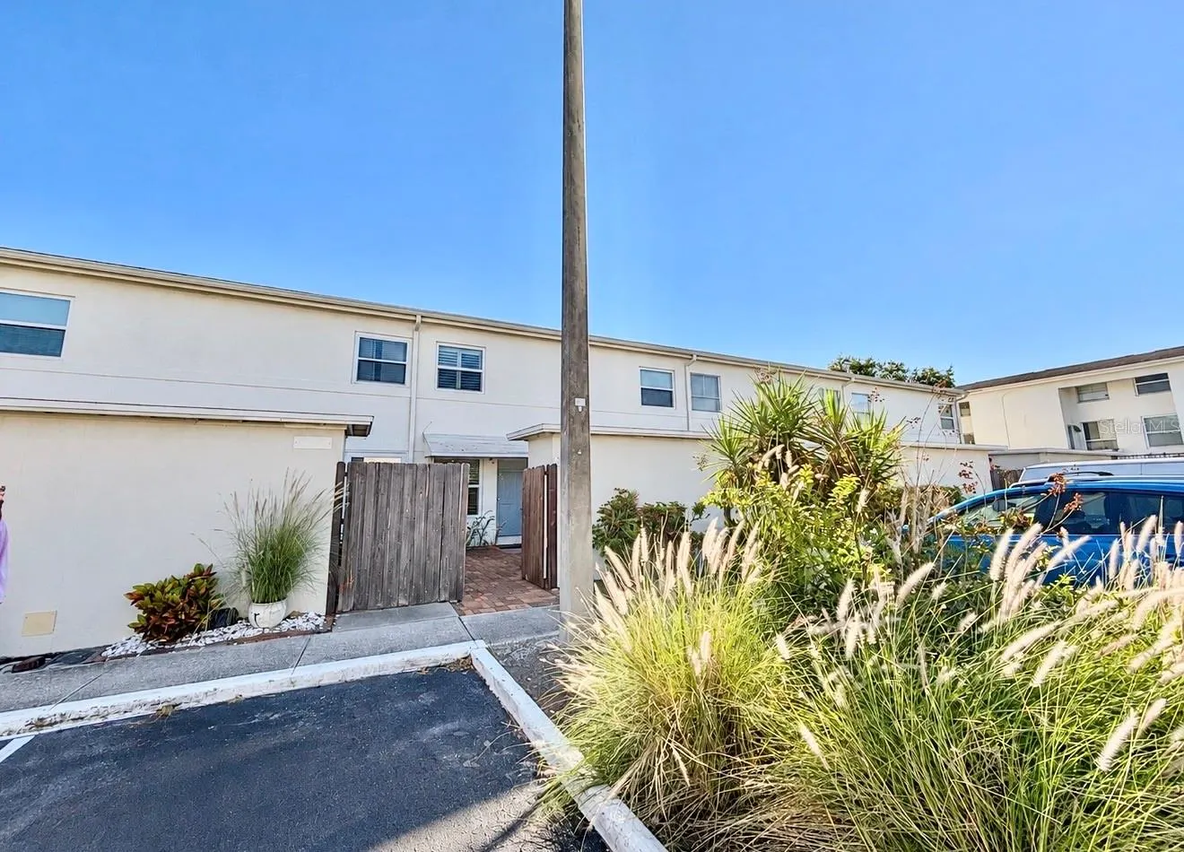 4517 W LA VILLA LN
