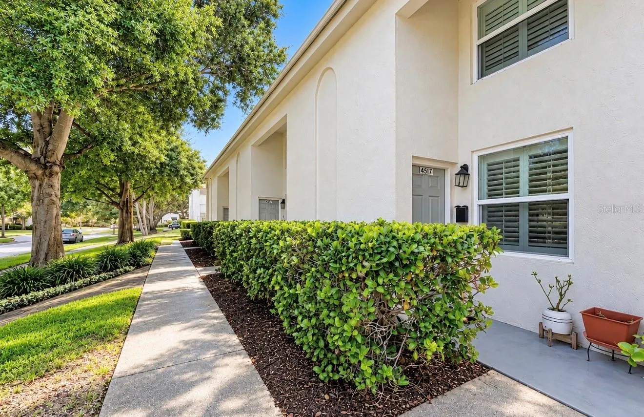 4517 W LA VILLA LN