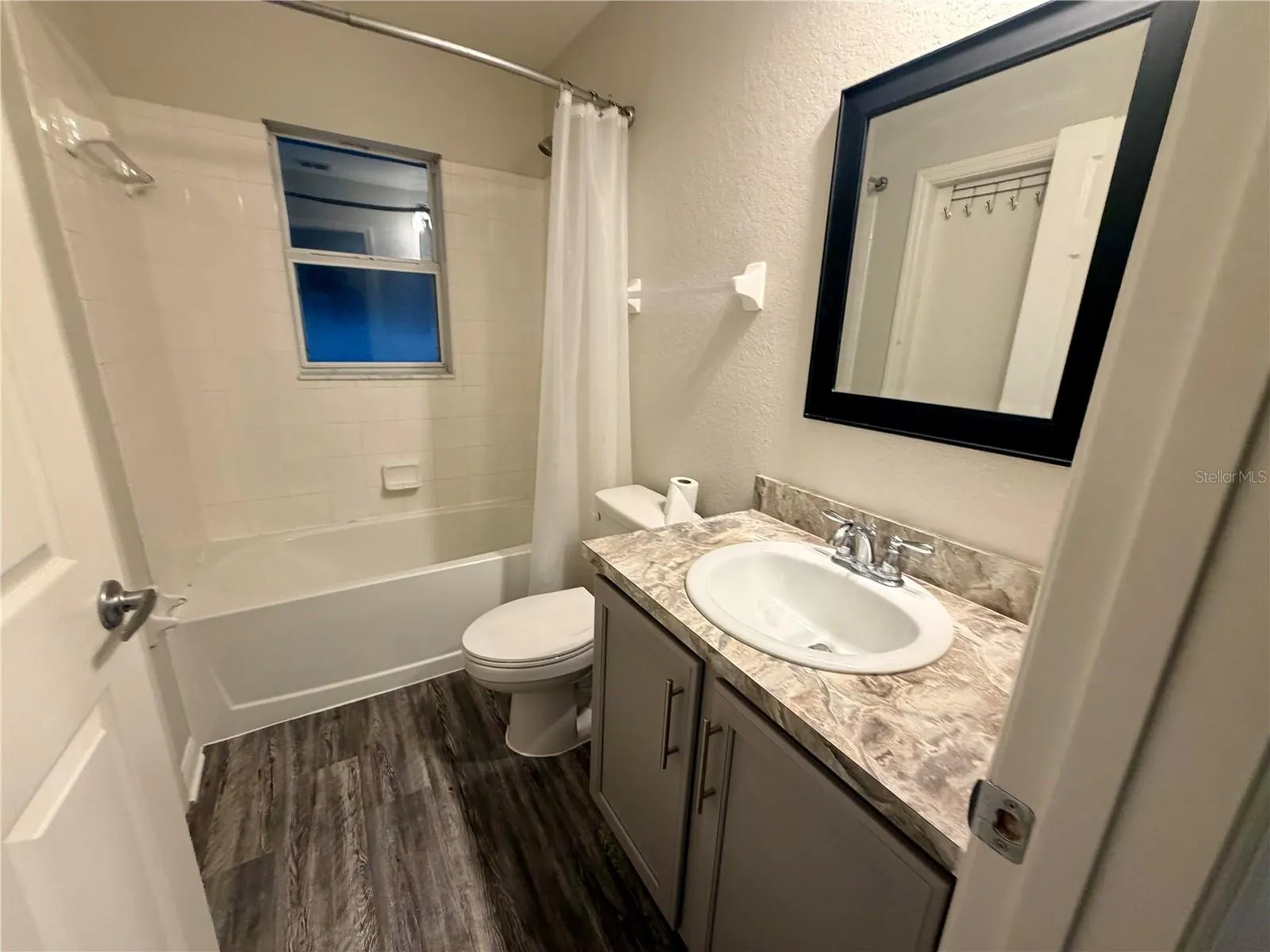 8202 WILDER LOOP