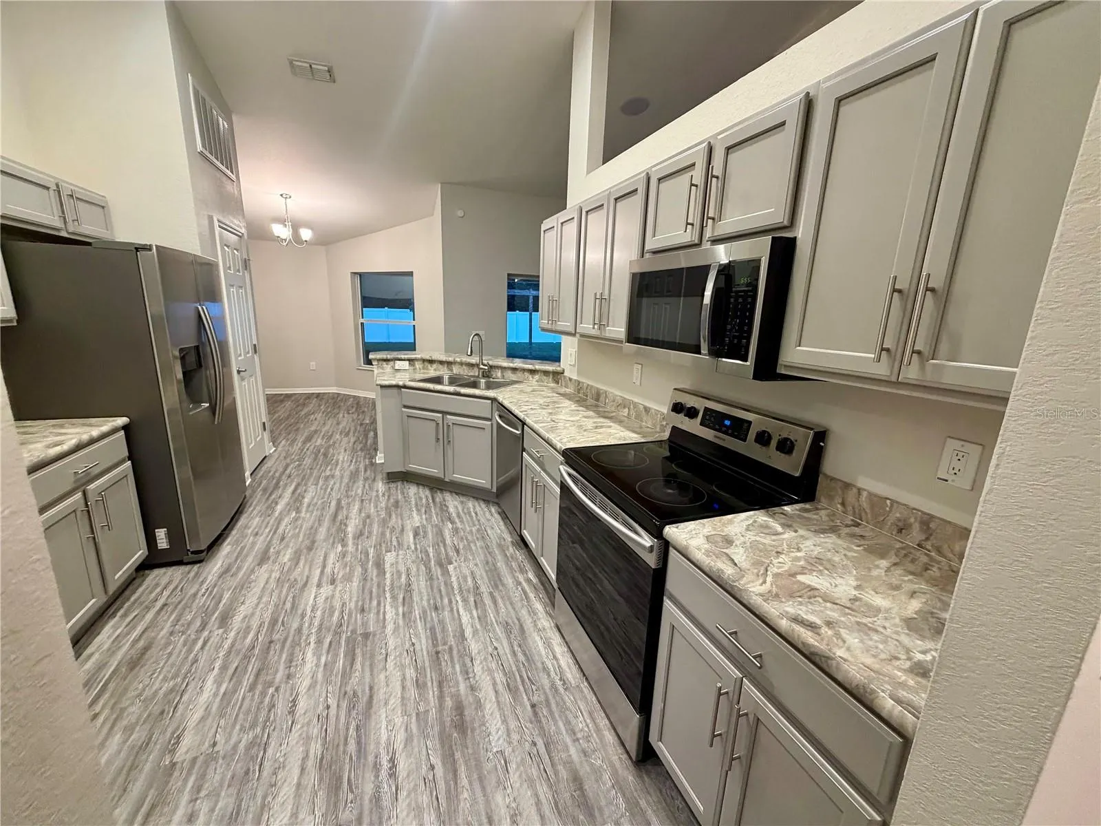 8202 WILDER LOOP