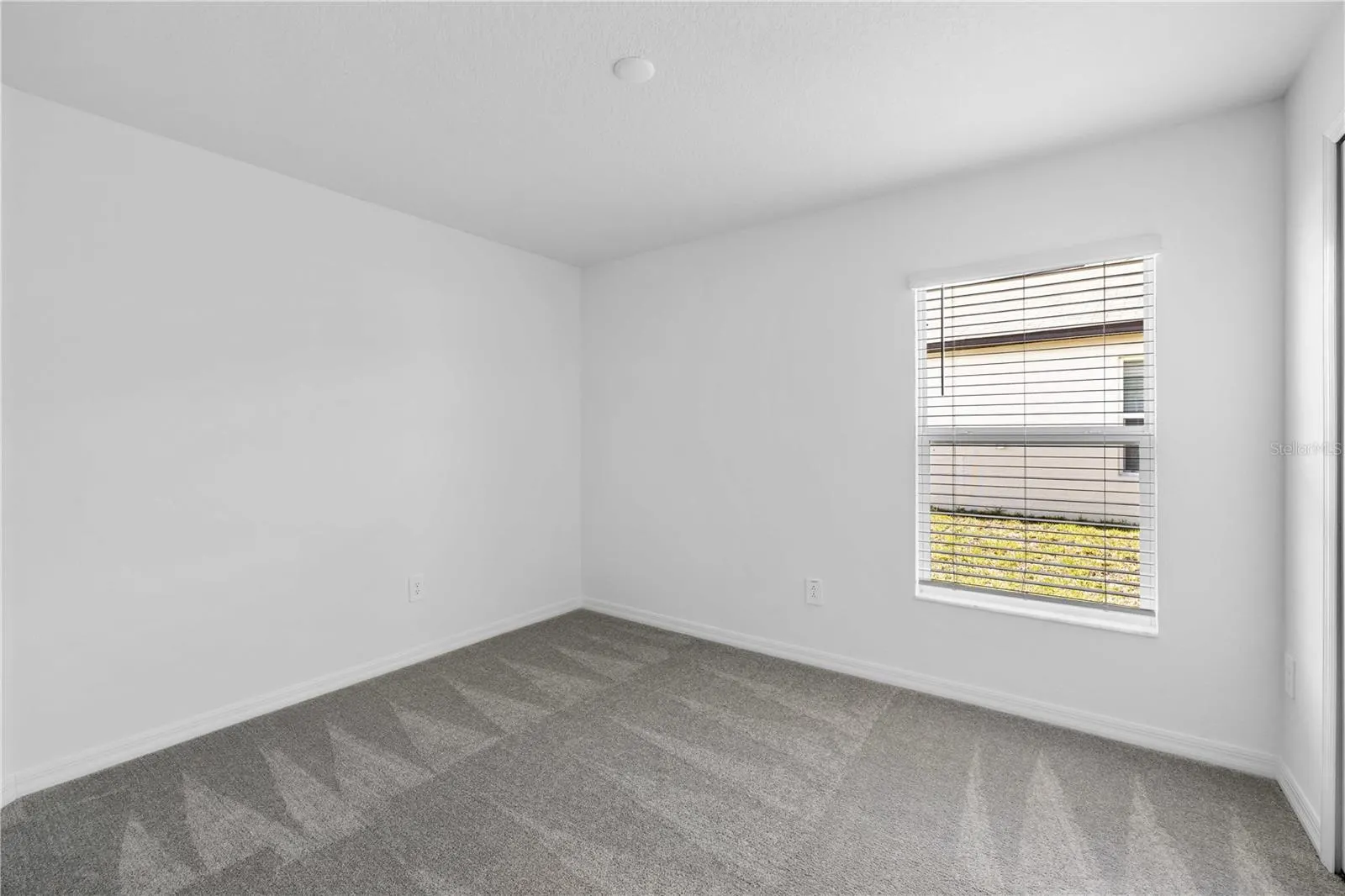 4357 FABULOUS FINCH LN