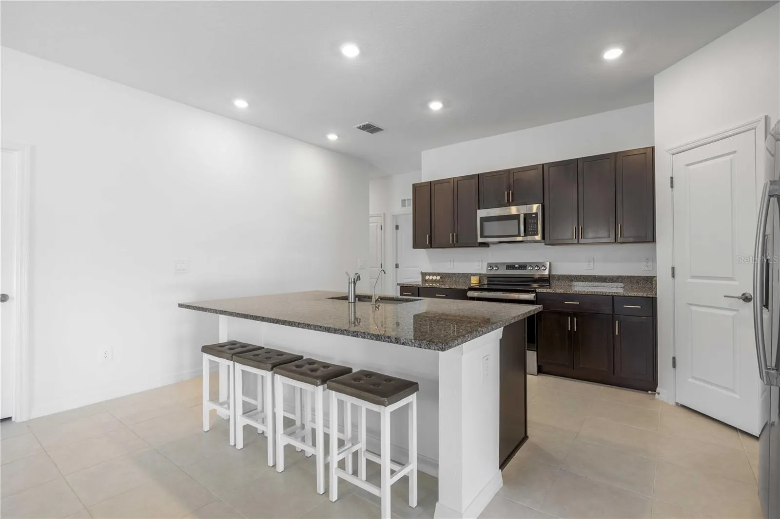 4357 FABULOUS FINCH LN