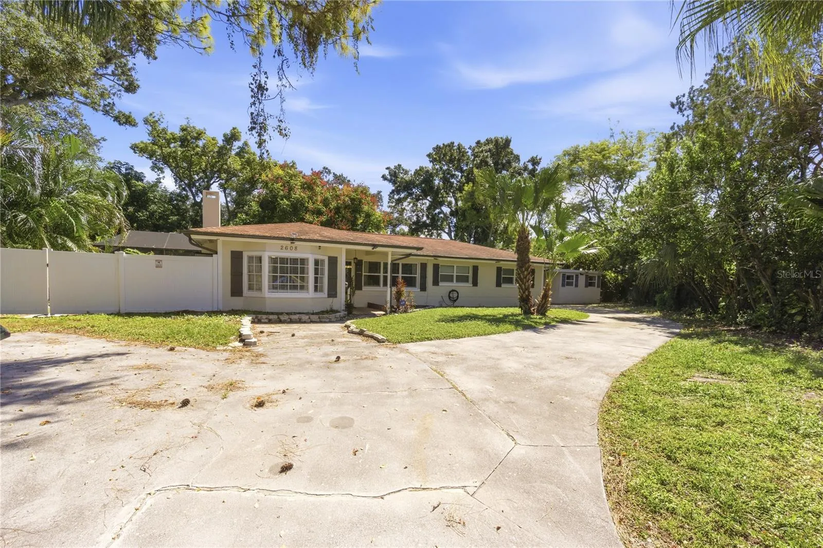 2608 OAKWOOD DR