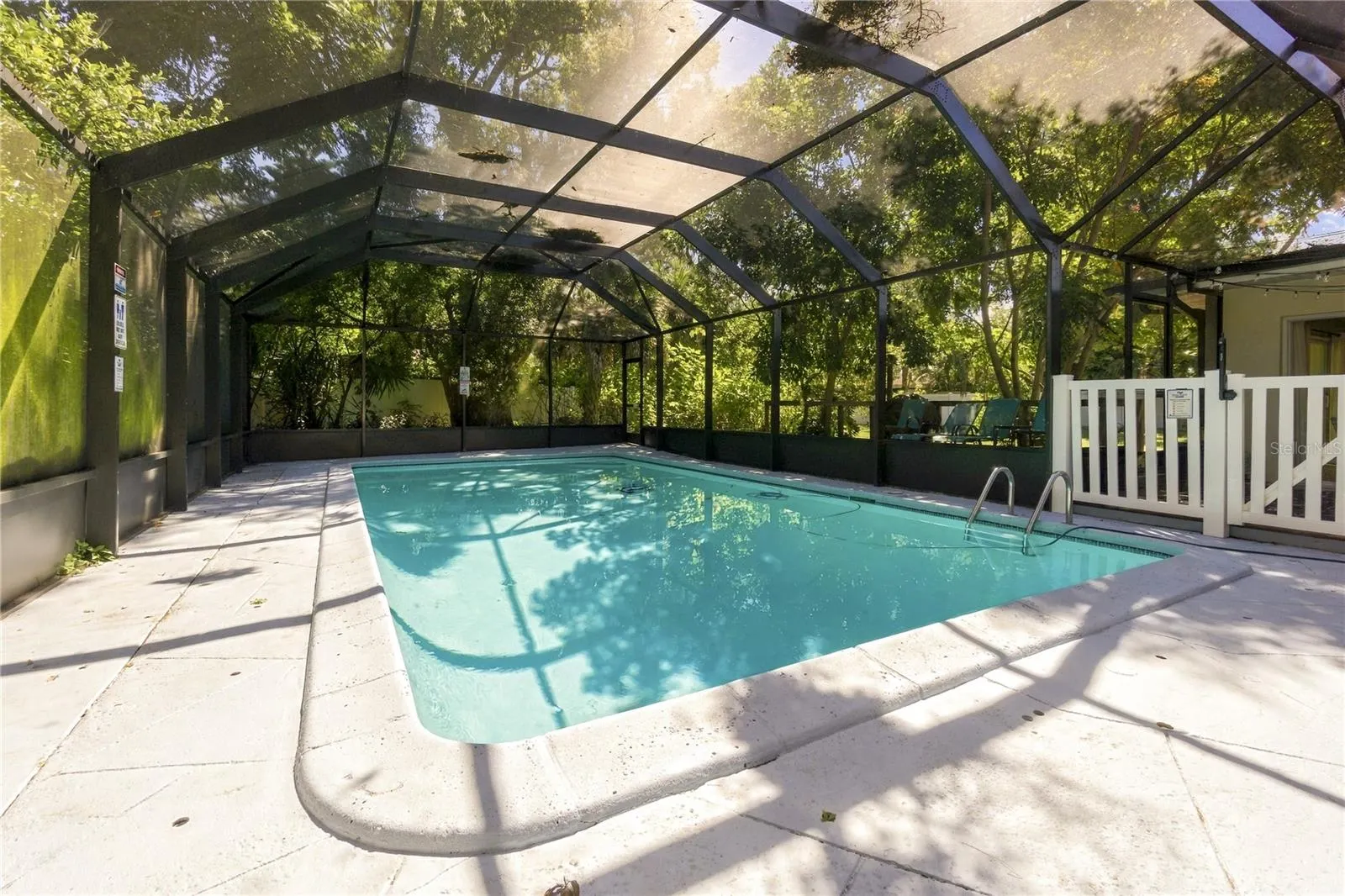 2608 OAKWOOD DR