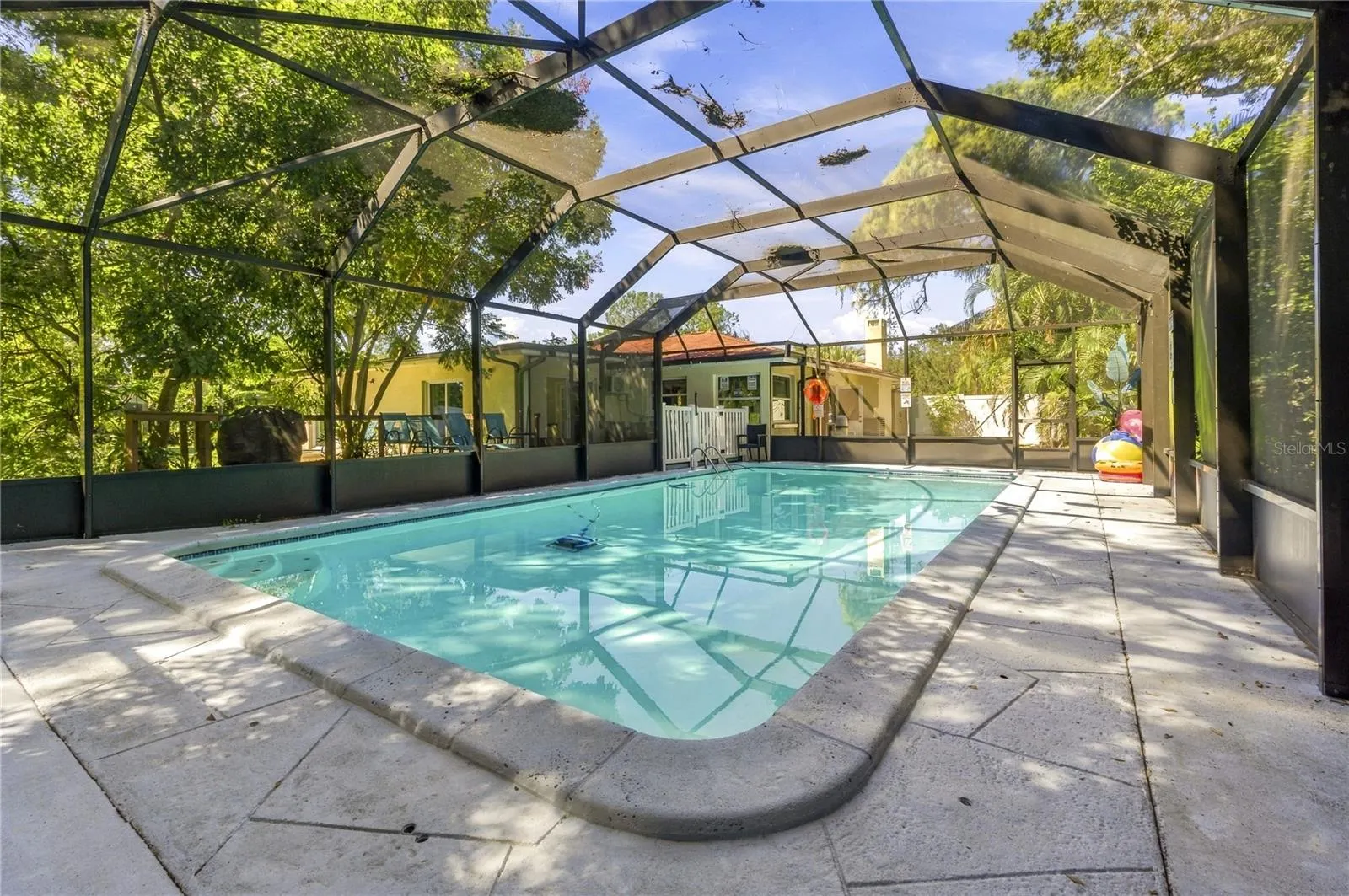 2608 OAKWOOD DR