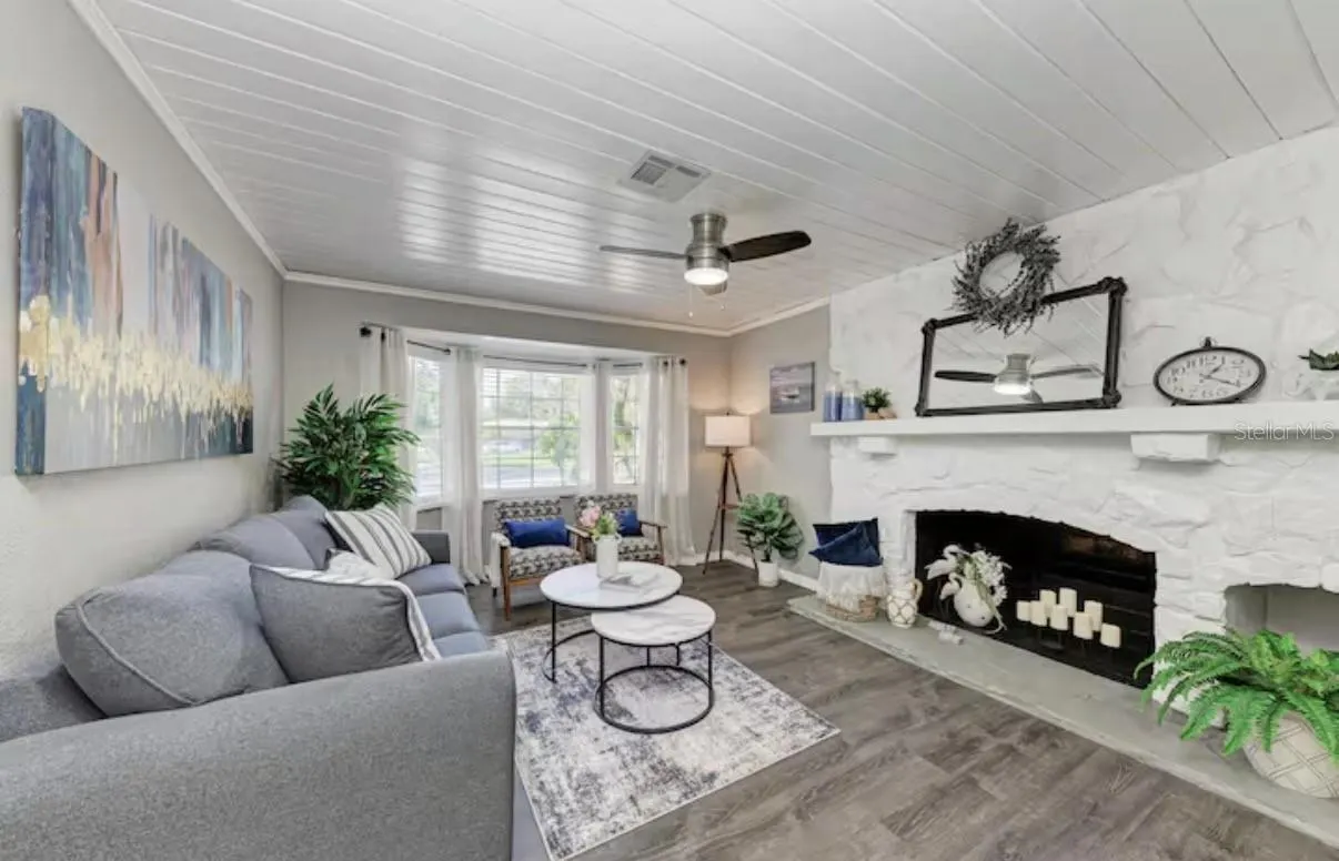 2608 OAKWOOD DR
