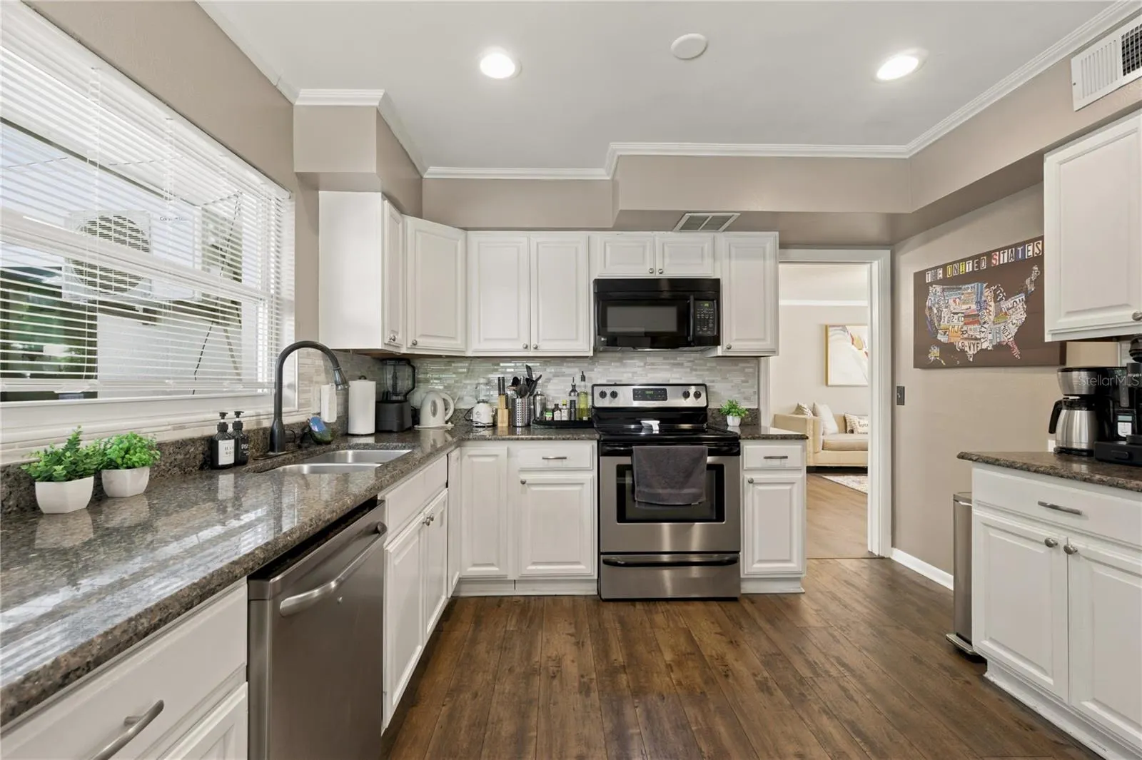 2608 OAKWOOD DR