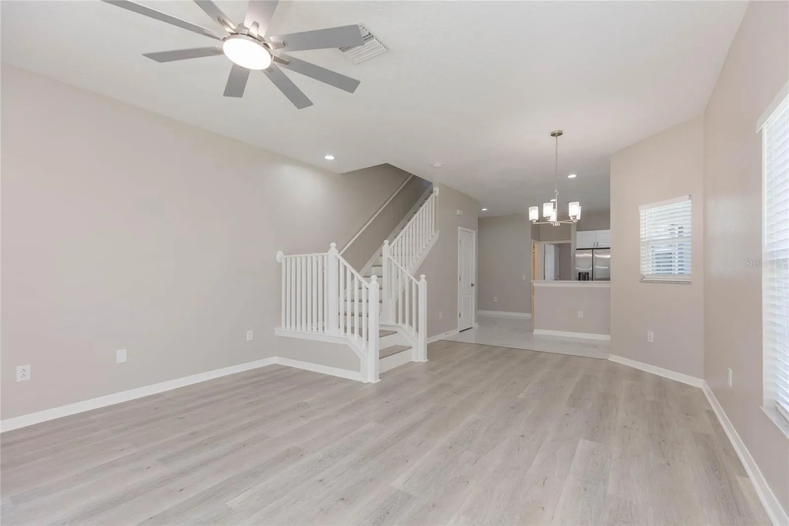 12851 KINGS CROSSING DR