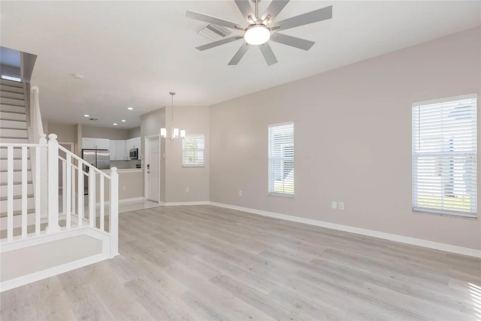 12851 KINGS CROSSING DR