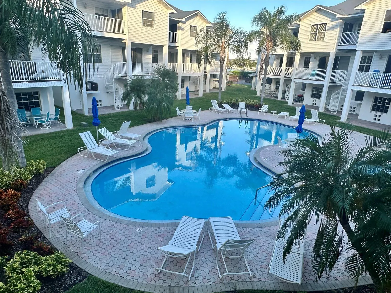 135 SHOALS CIR