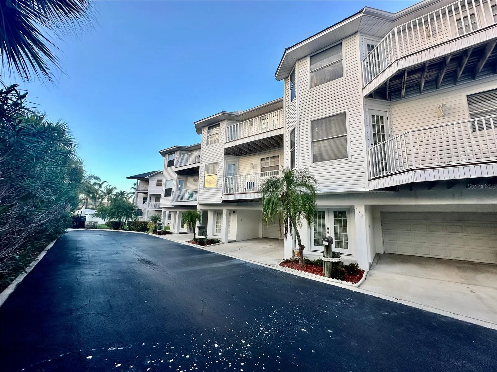 135 SHOALS CIR