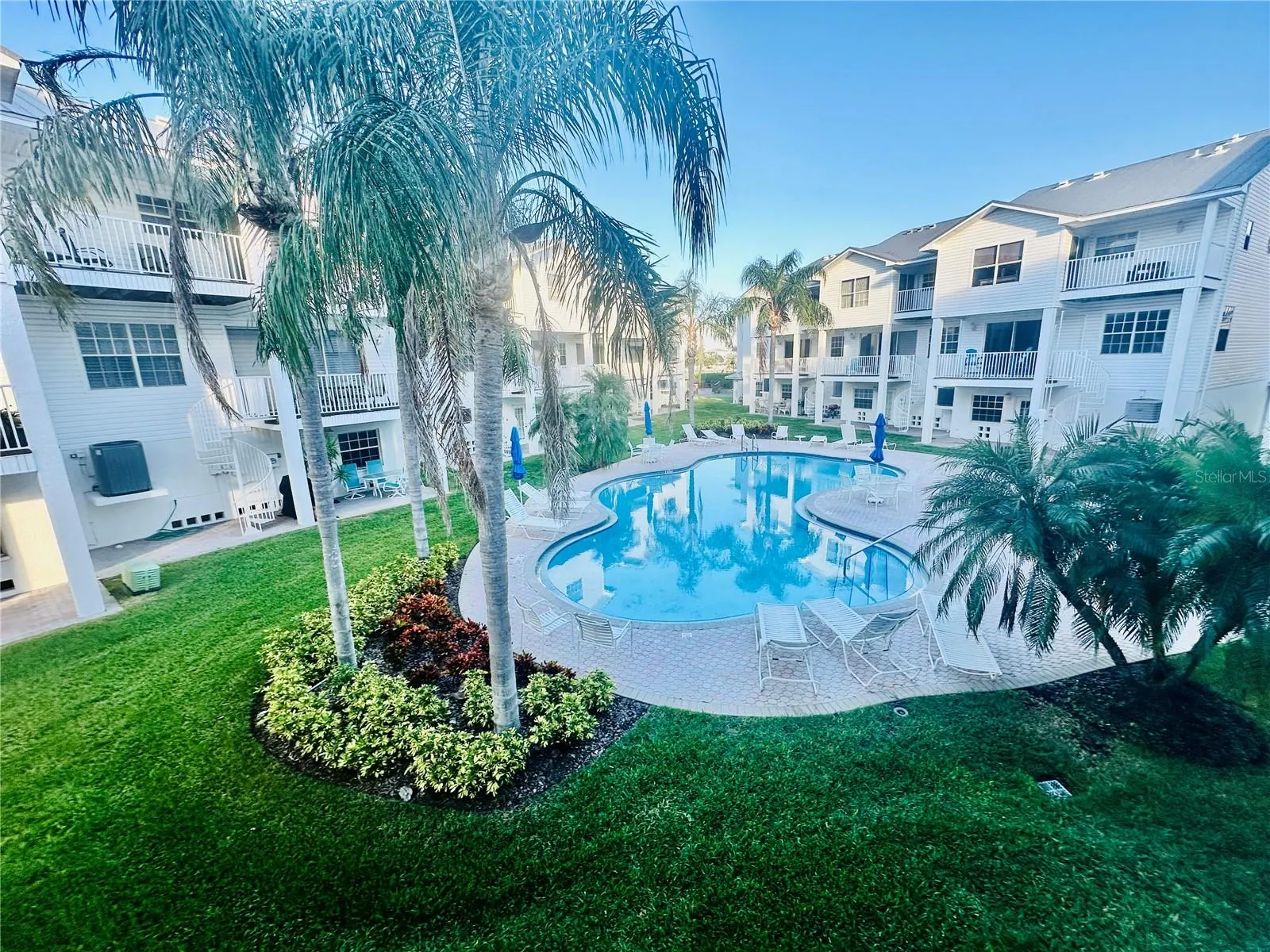 135 SHOALS CIR
