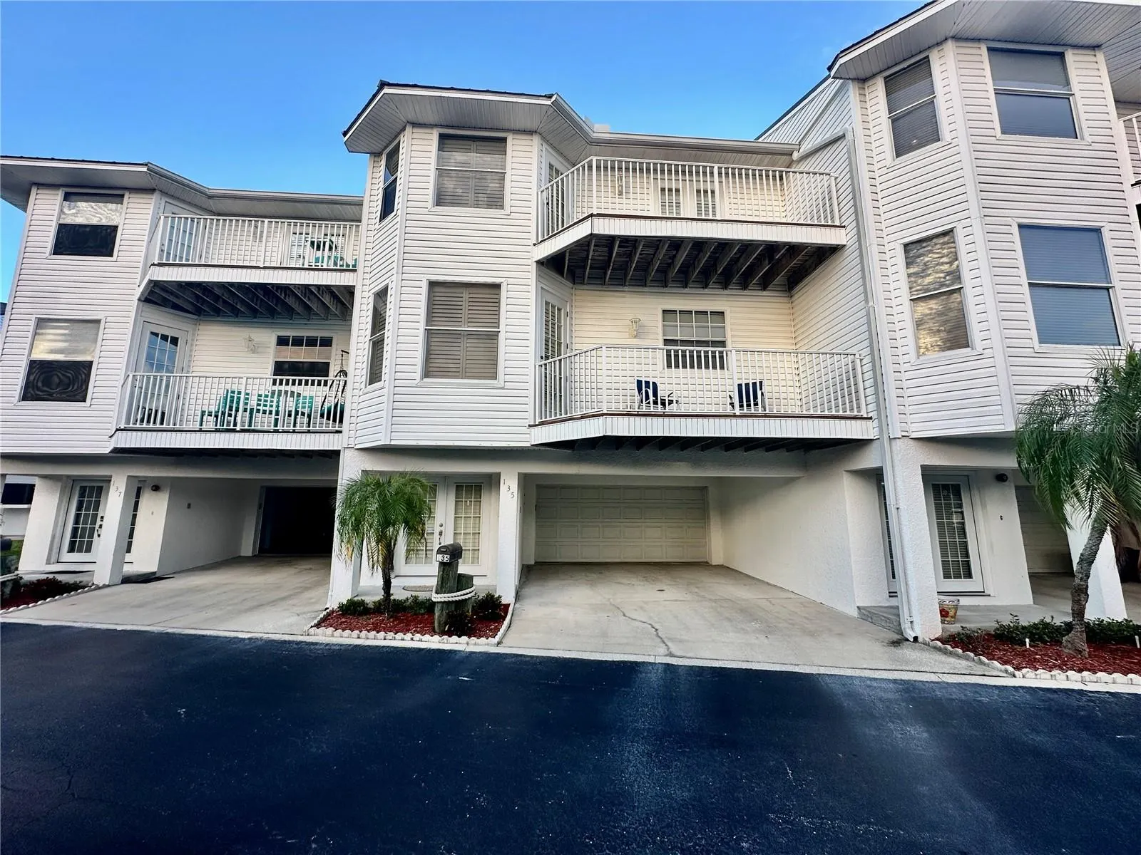 135 SHOALS CIR