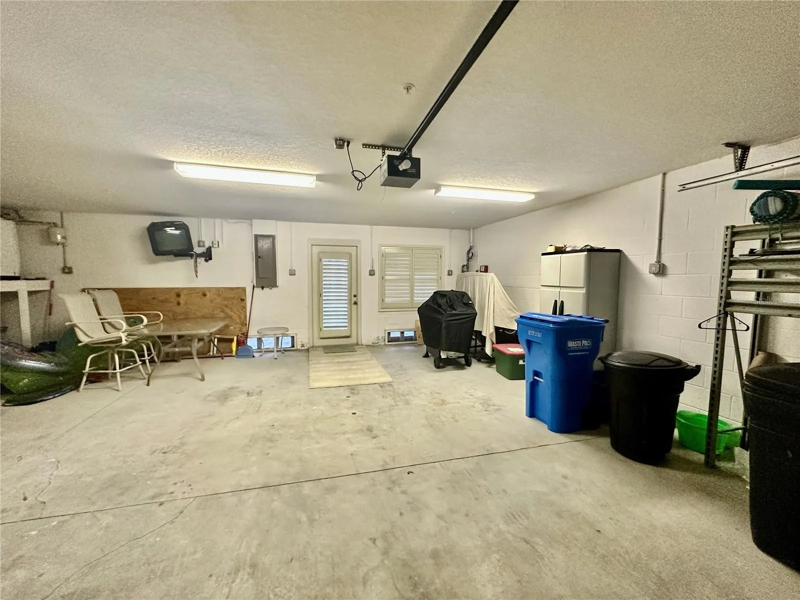 135 SHOALS CIR