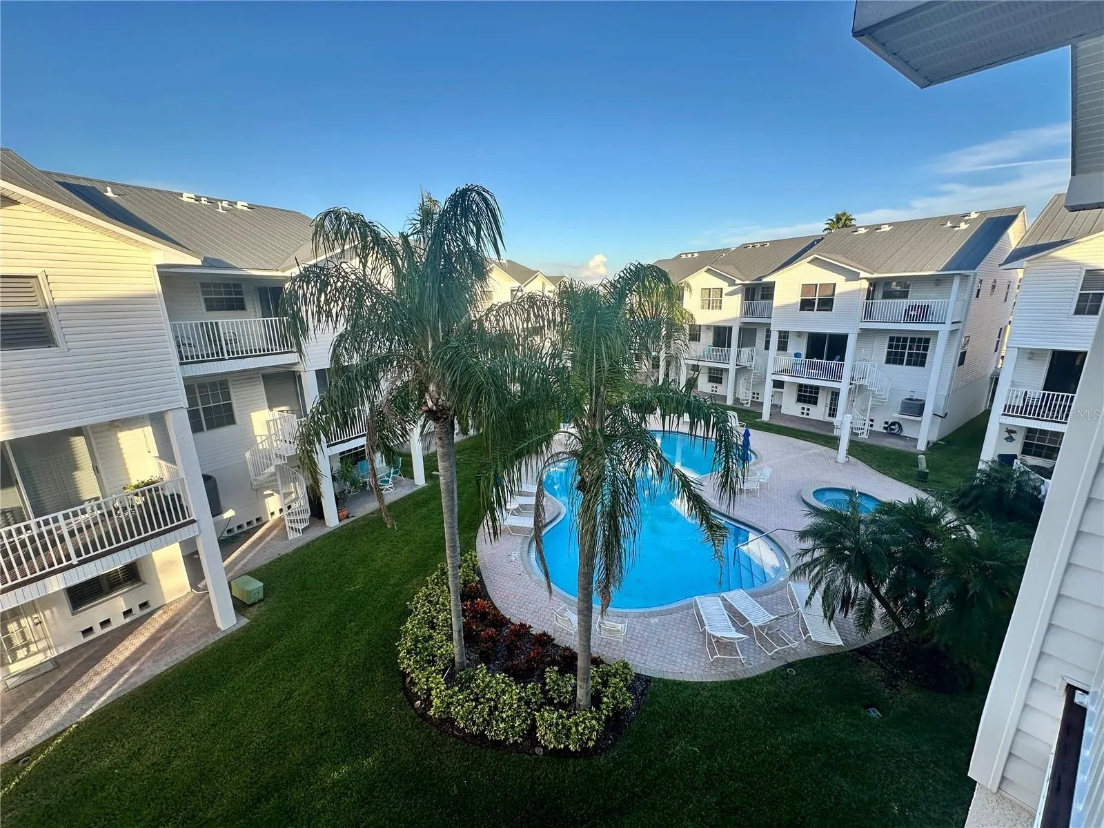 135 SHOALS CIR