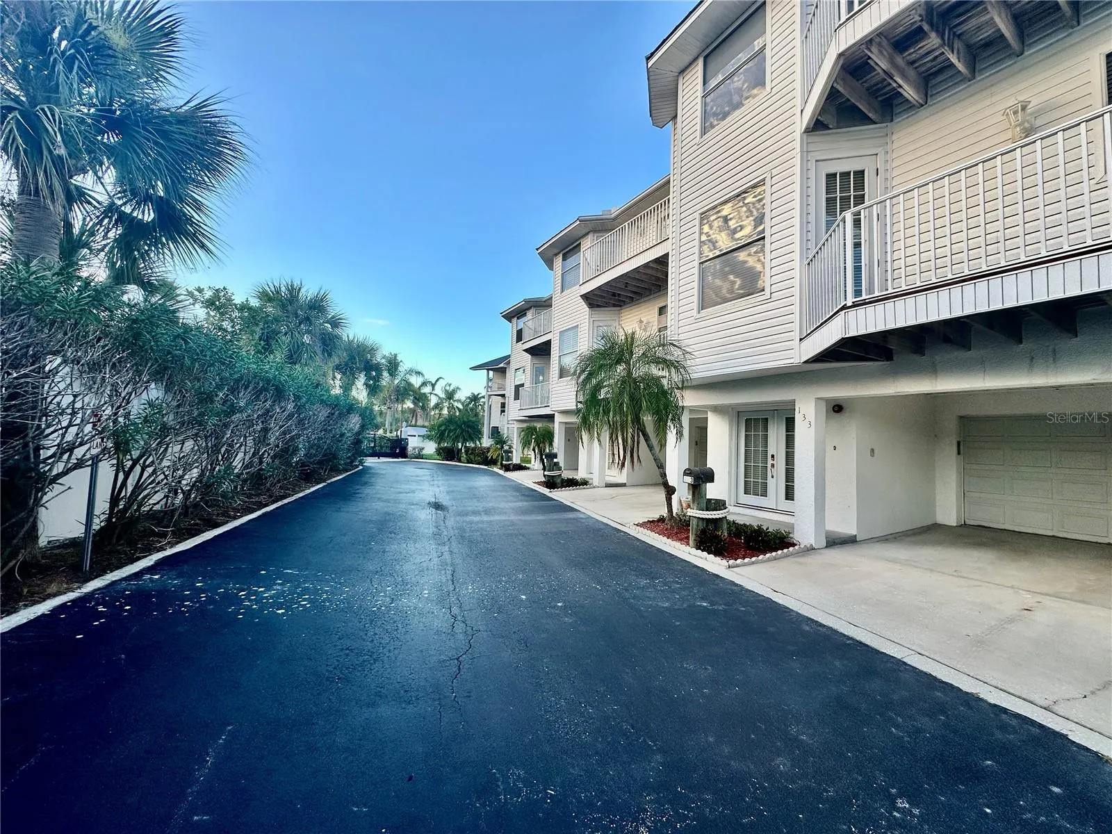 135 SHOALS CIR