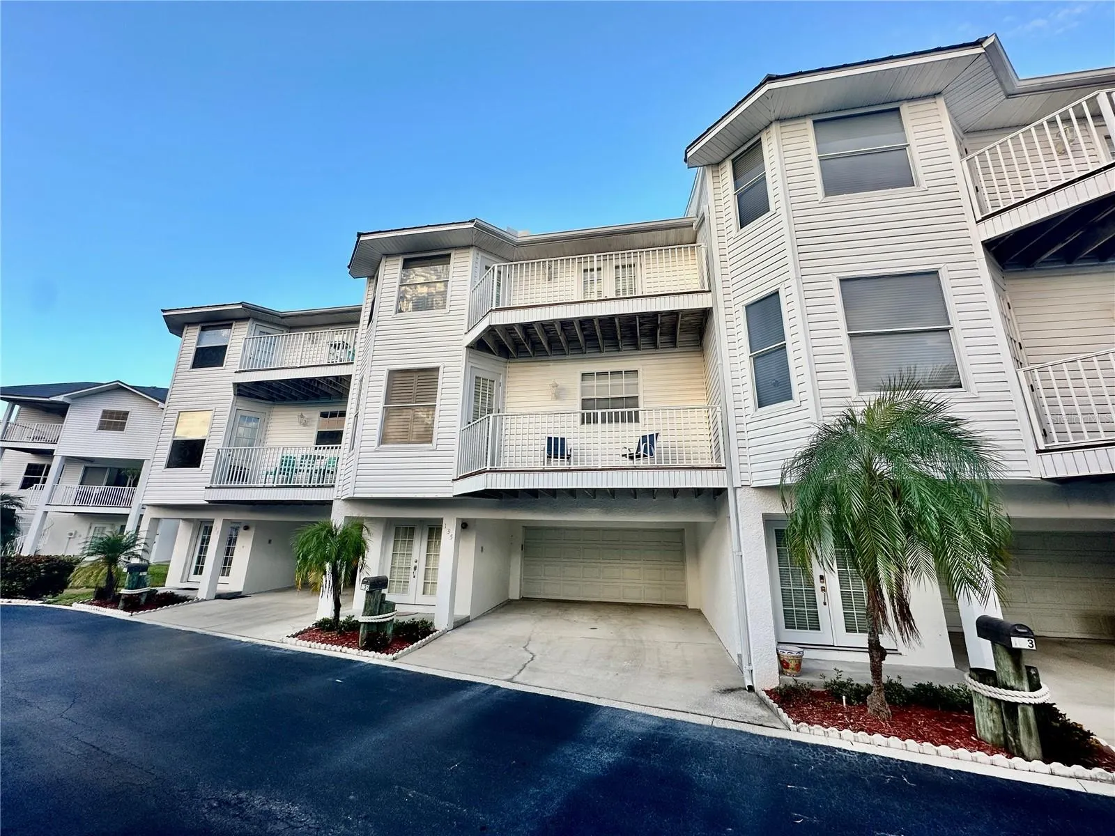 135 SHOALS CIR