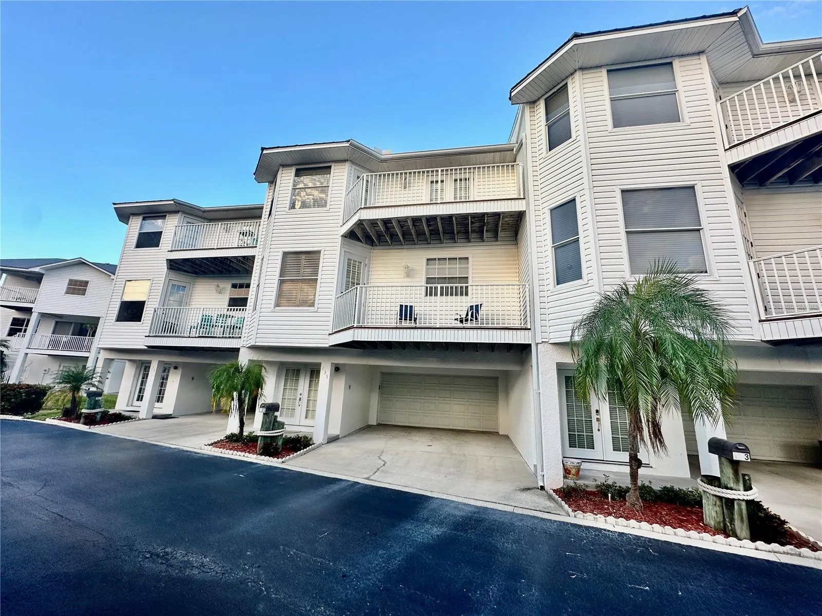 135 SHOALS CIR