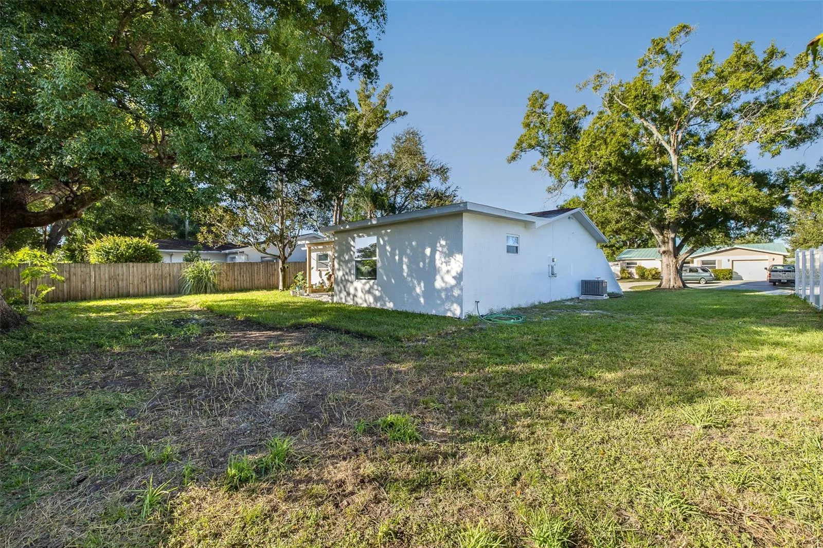 838 KAREN ST