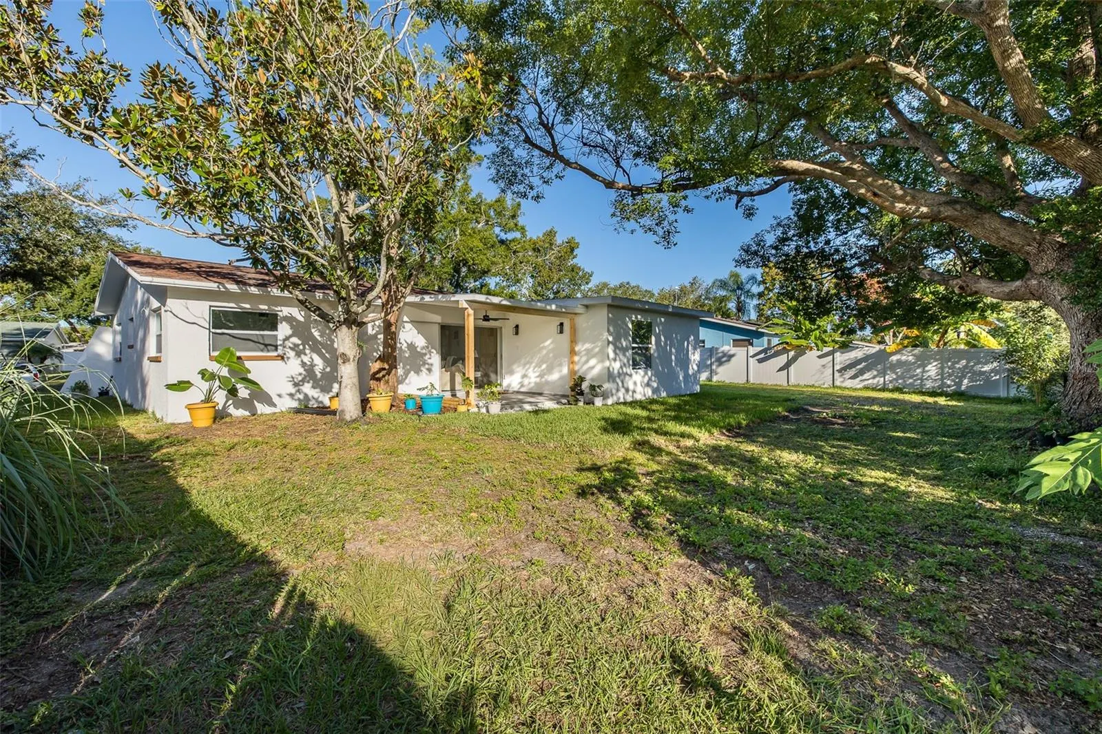 838 KAREN ST