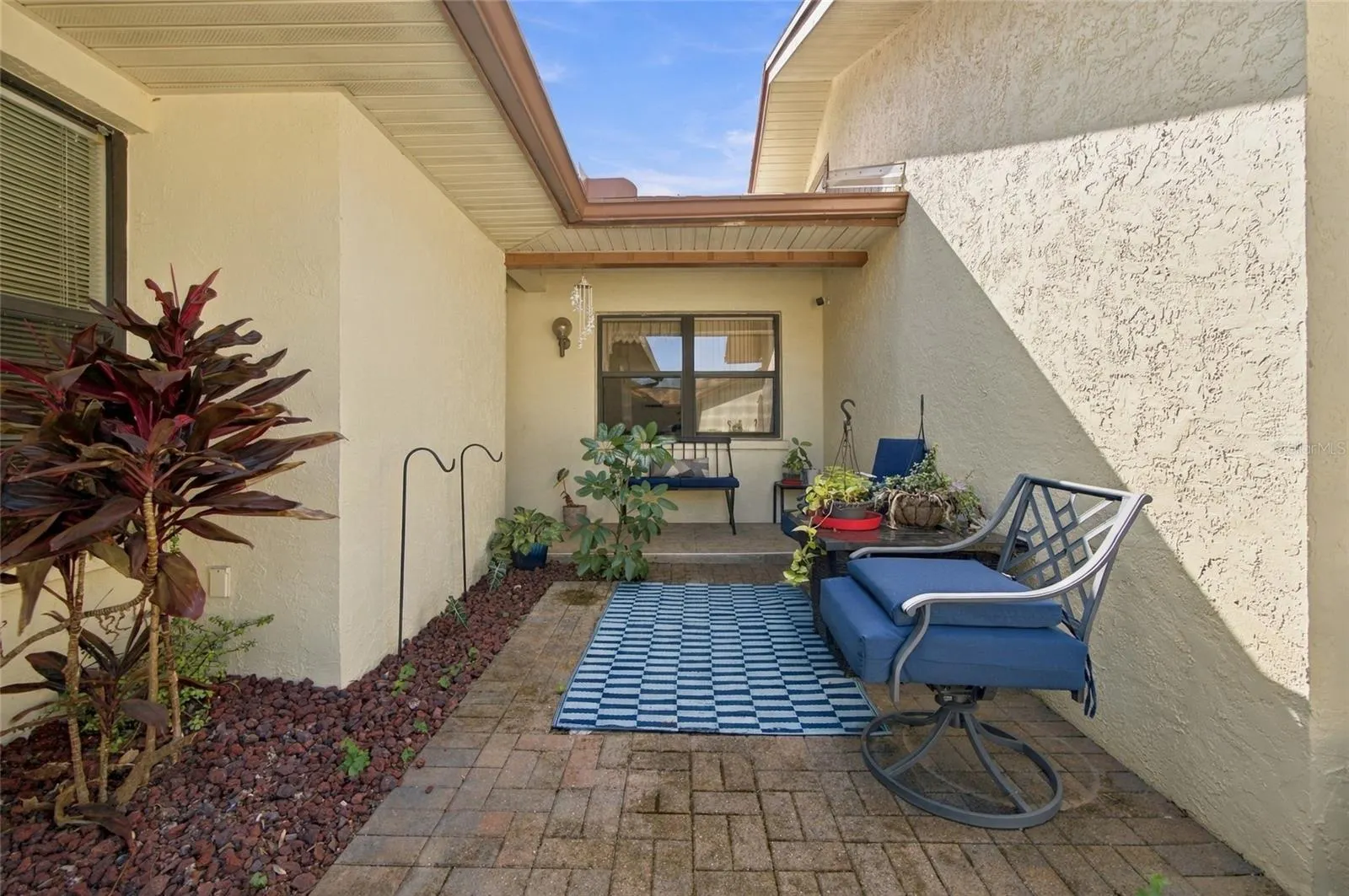 6015 COURTSIDE DR