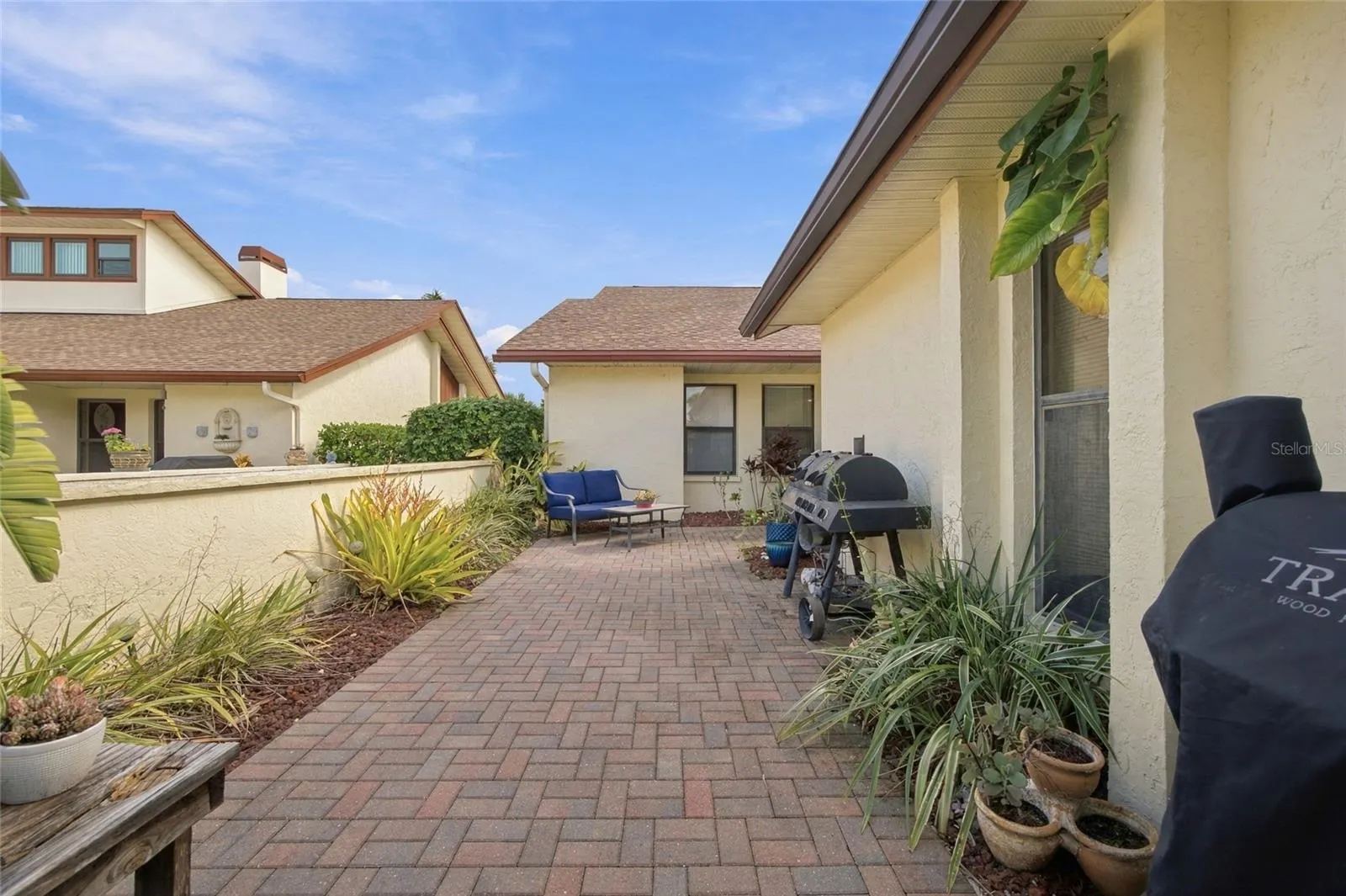 6015 COURTSIDE DR