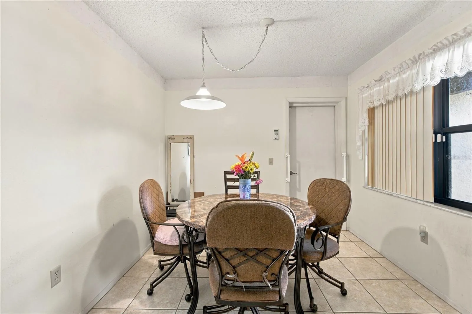 6015 COURTSIDE DR