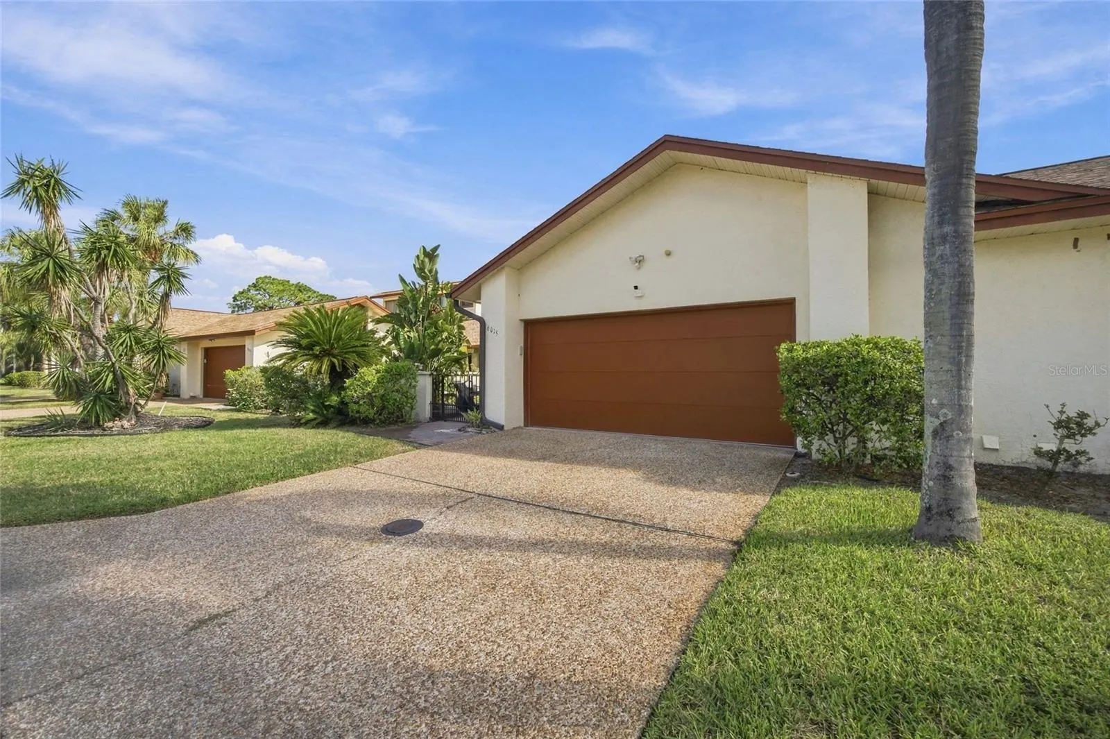 6015 COURTSIDE DR