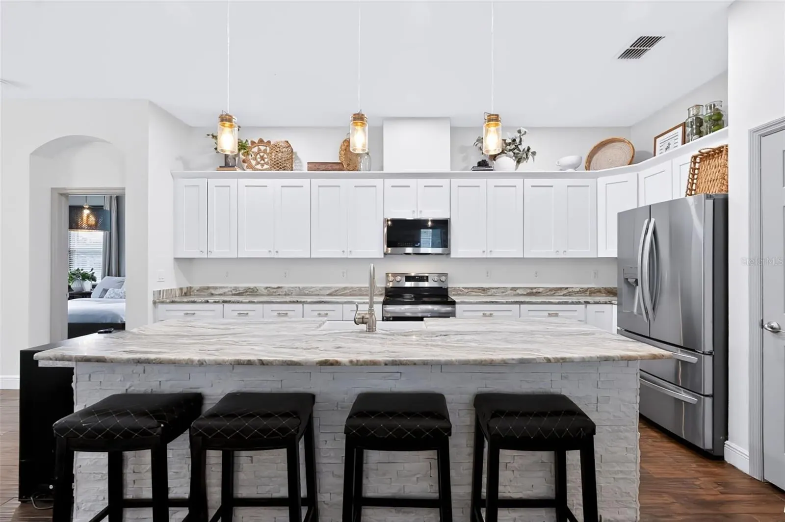 313 ROXBURY CROSSING CT